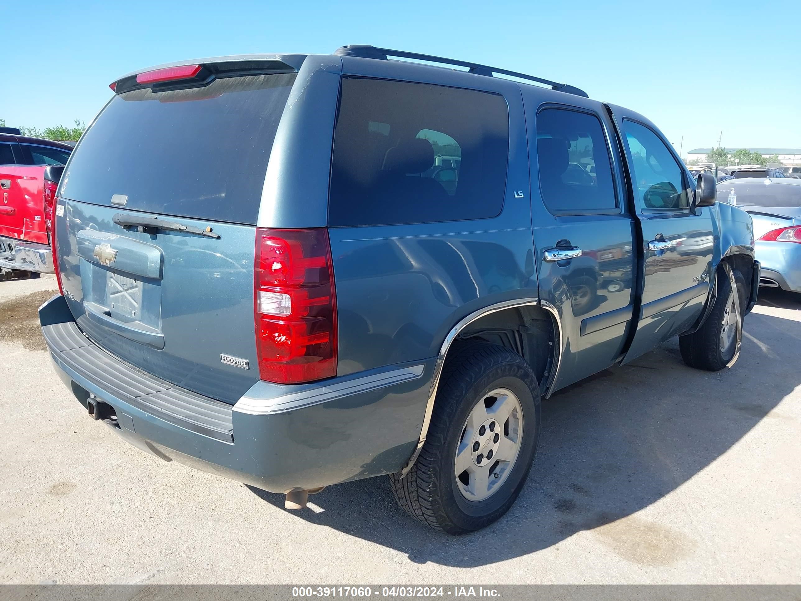 Photo 3 VIN: 1GNFC13028R142383 - CHEVROLET TAHOE 