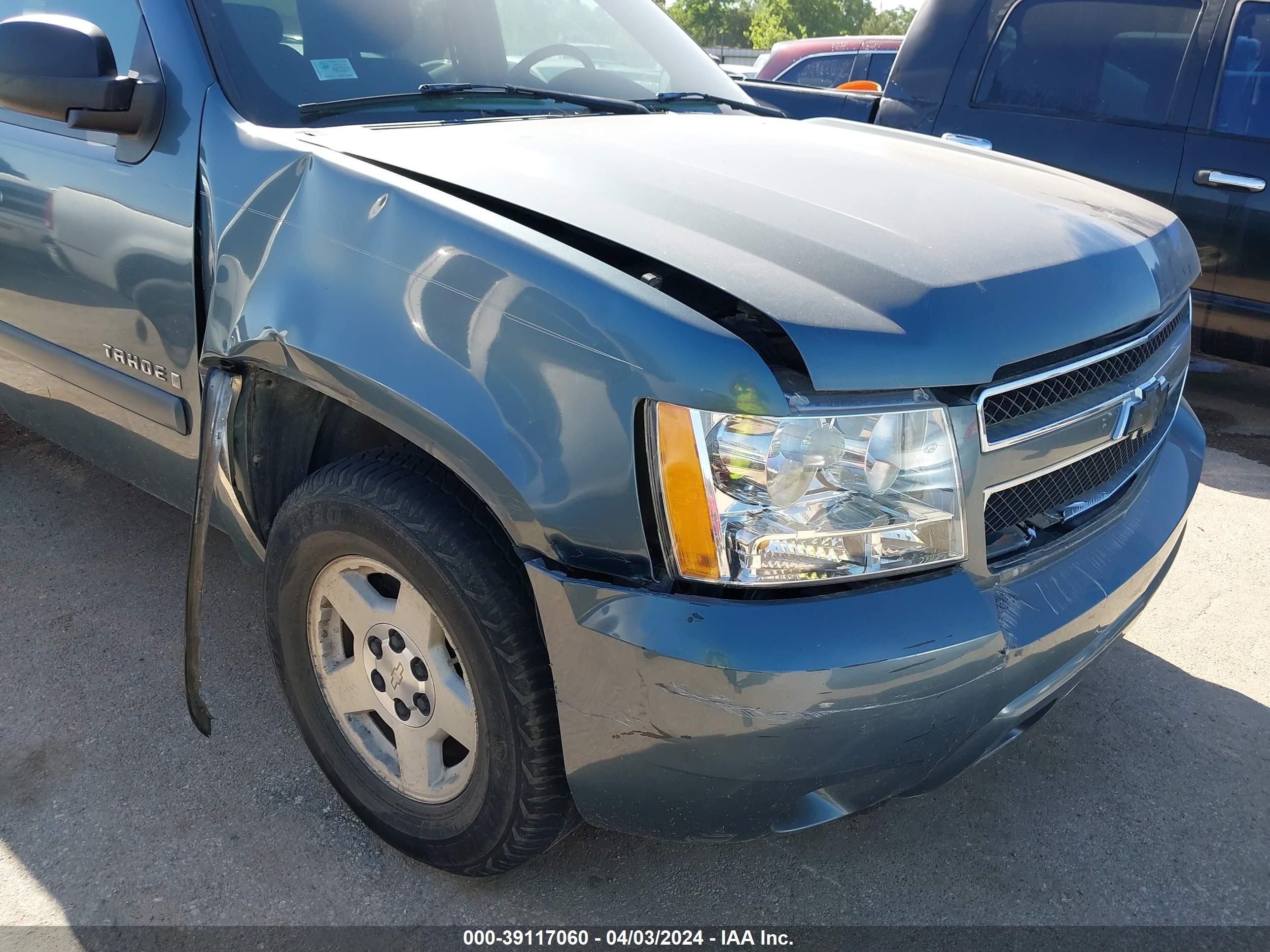 Photo 5 VIN: 1GNFC13028R142383 - CHEVROLET TAHOE 