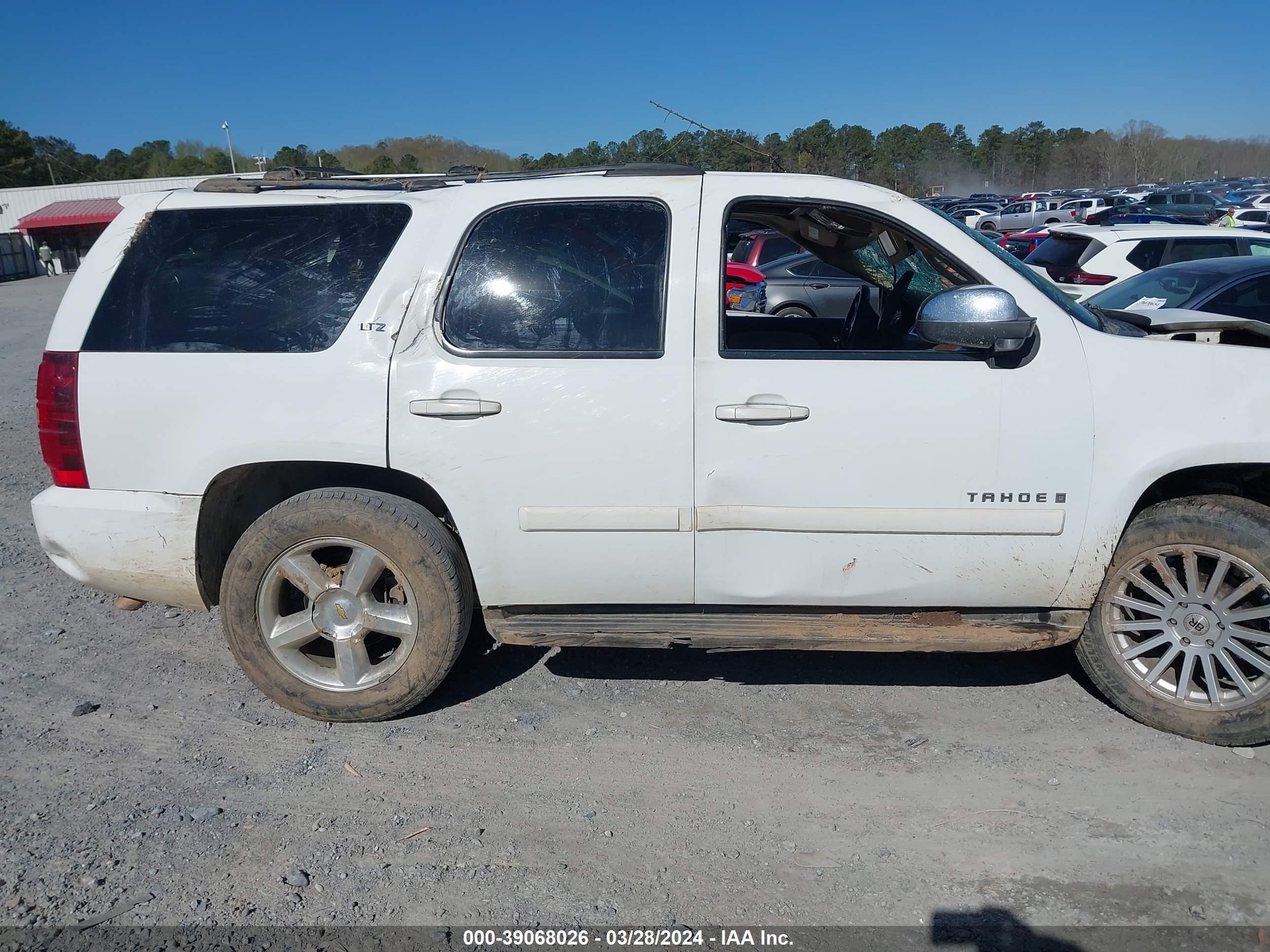 Photo 12 VIN: 1GNFC13037J225205 - CHEVROLET TAHOE 