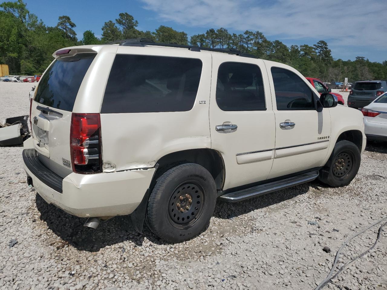 Photo 2 VIN: 1GNFC13048R181623 - CHEVROLET TAHOE 