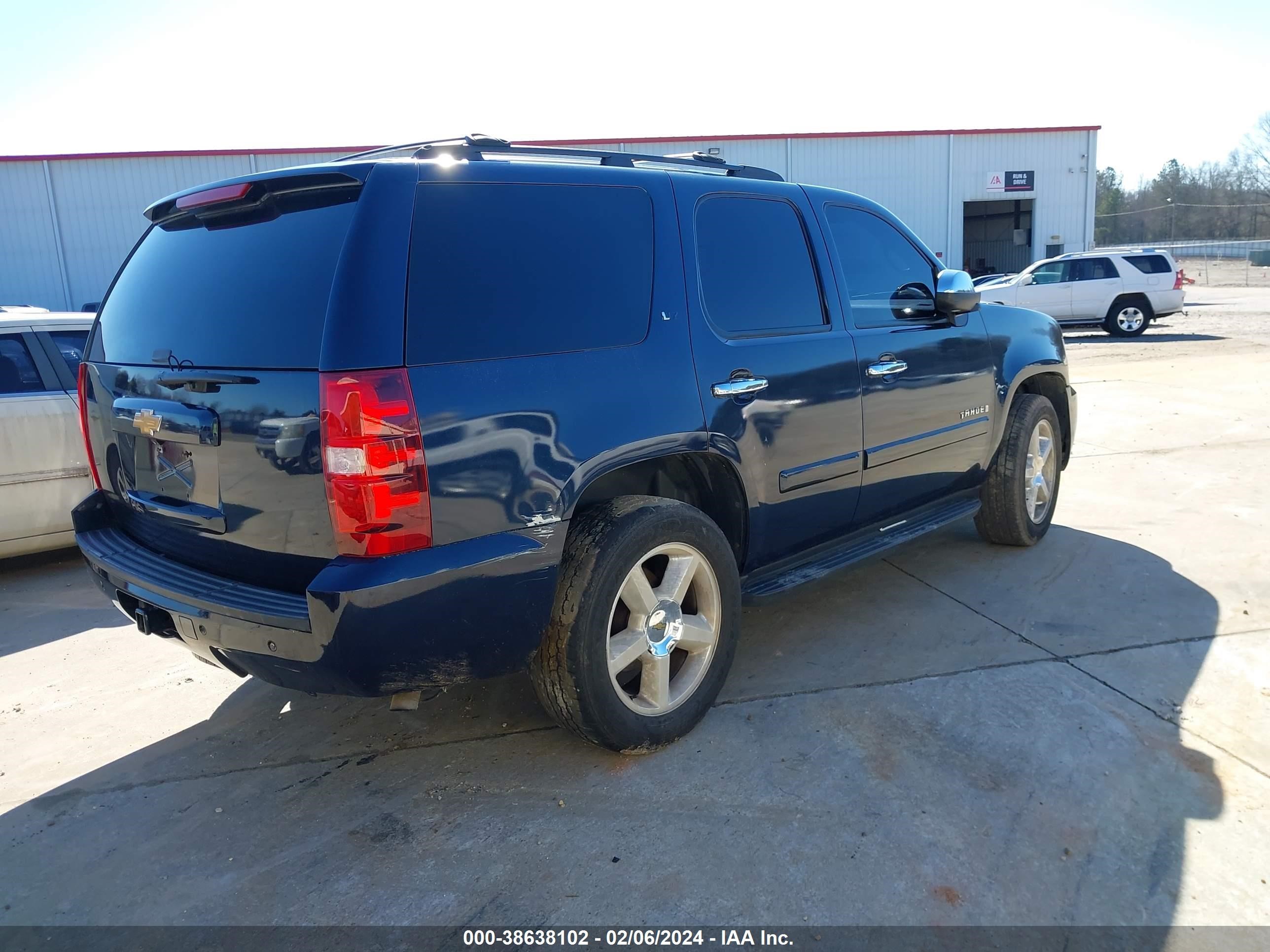 Photo 3 VIN: 1GNFC13048R243134 - CHEVROLET TAHOE 