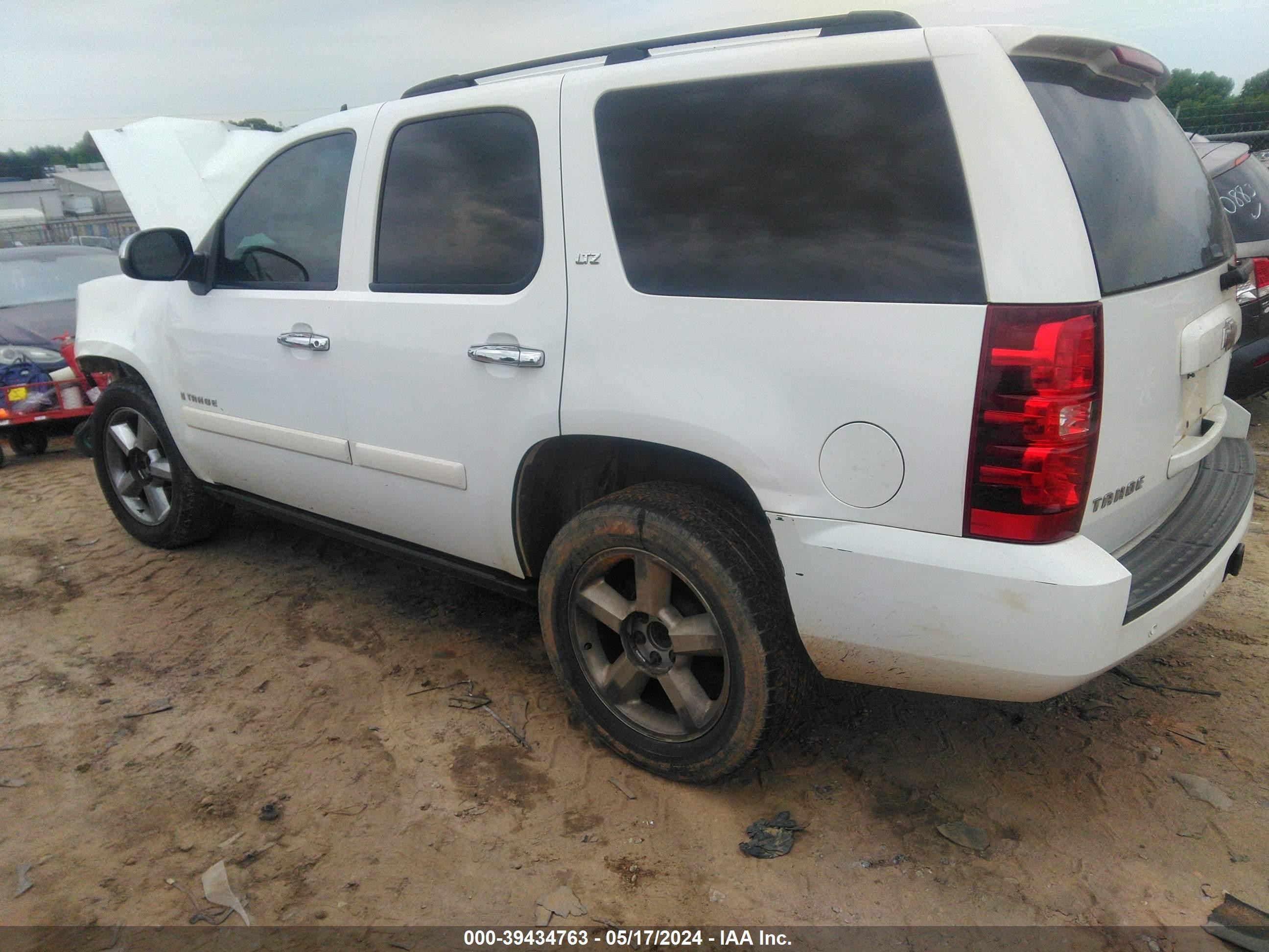 Photo 2 VIN: 1GNFC13058R251226 - CHEVROLET TAHOE 