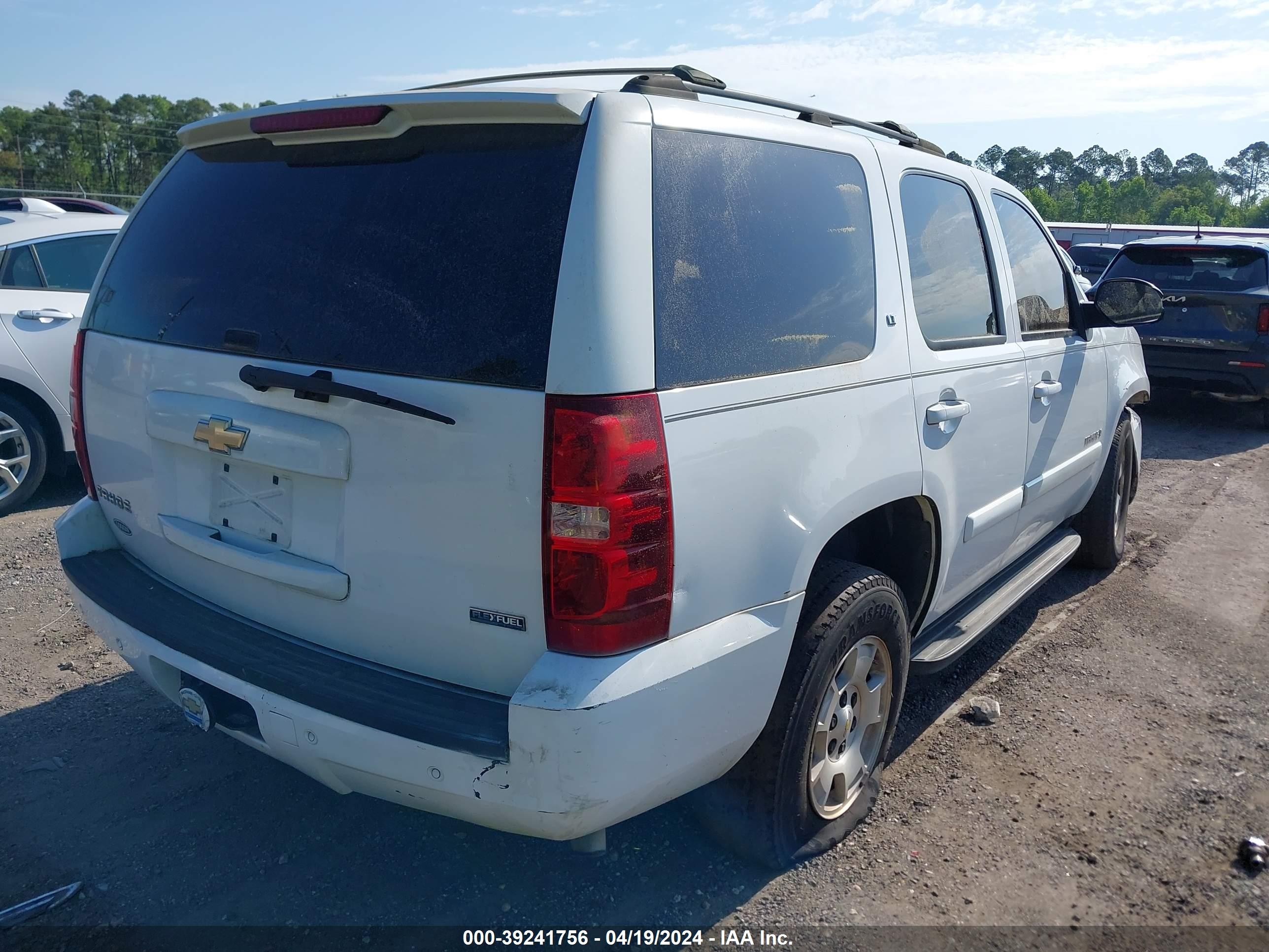 Photo 3 VIN: 1GNFC13067R266400 - CHEVROLET TAHOE 