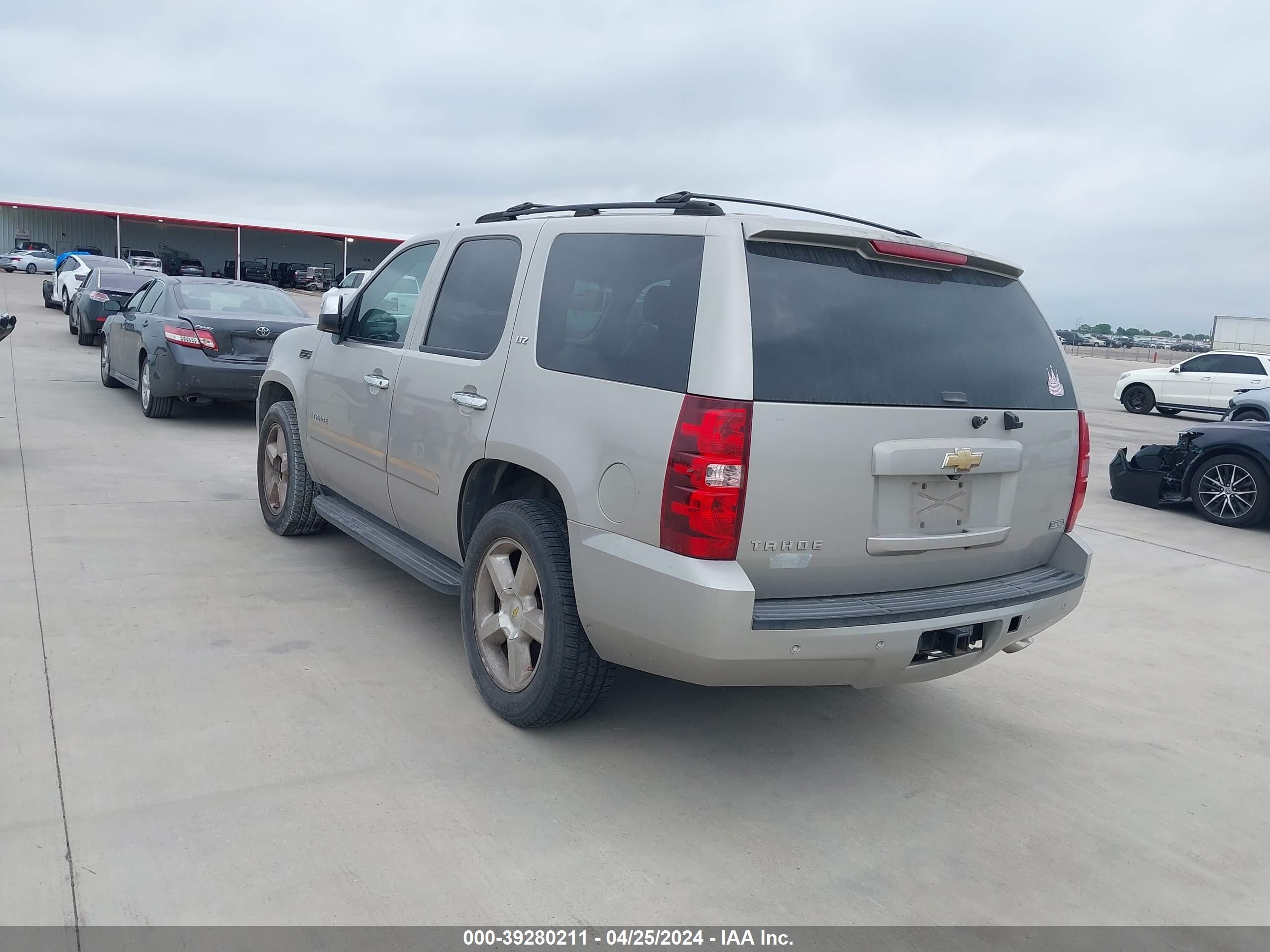 Photo 2 VIN: 1GNFC13067R299980 - CHEVROLET TAHOE 