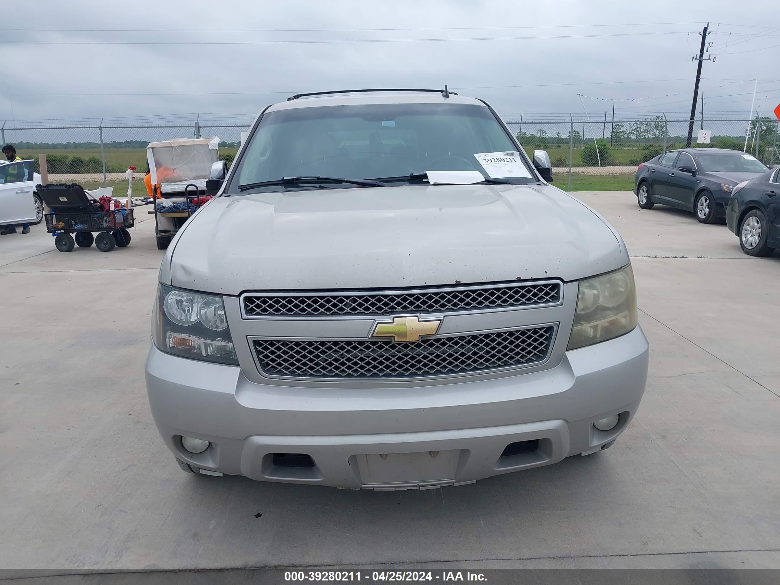 Photo 5 VIN: 1GNFC13067R299980 - CHEVROLET TAHOE 