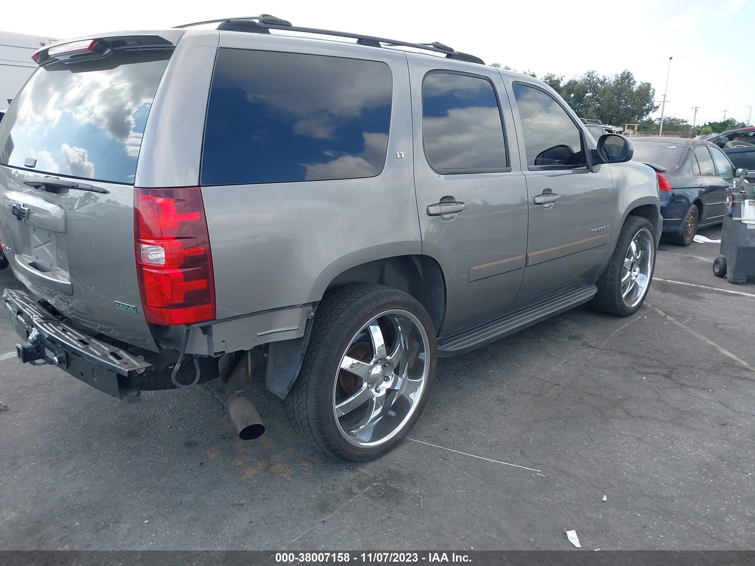 Photo 3 VIN: 1GNFC13067R300836 - CHEVROLET TAHOE 