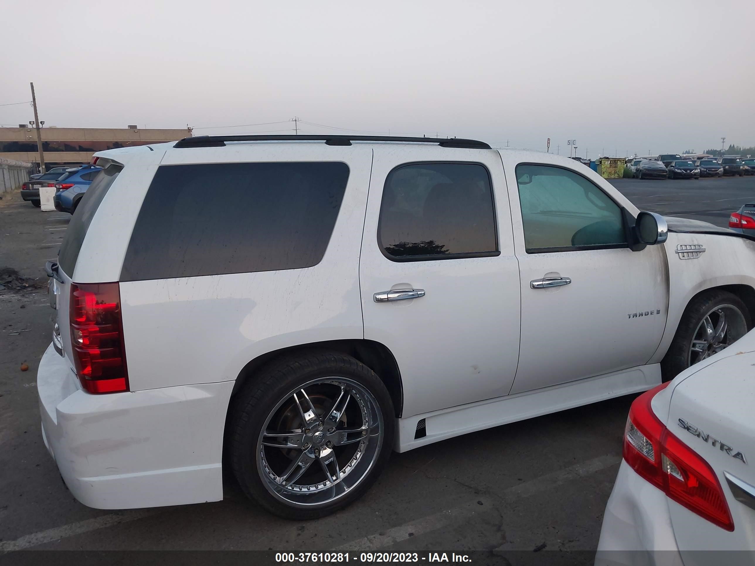 Photo 12 VIN: 1GNFC13067R312193 - CHEVROLET TAHOE 