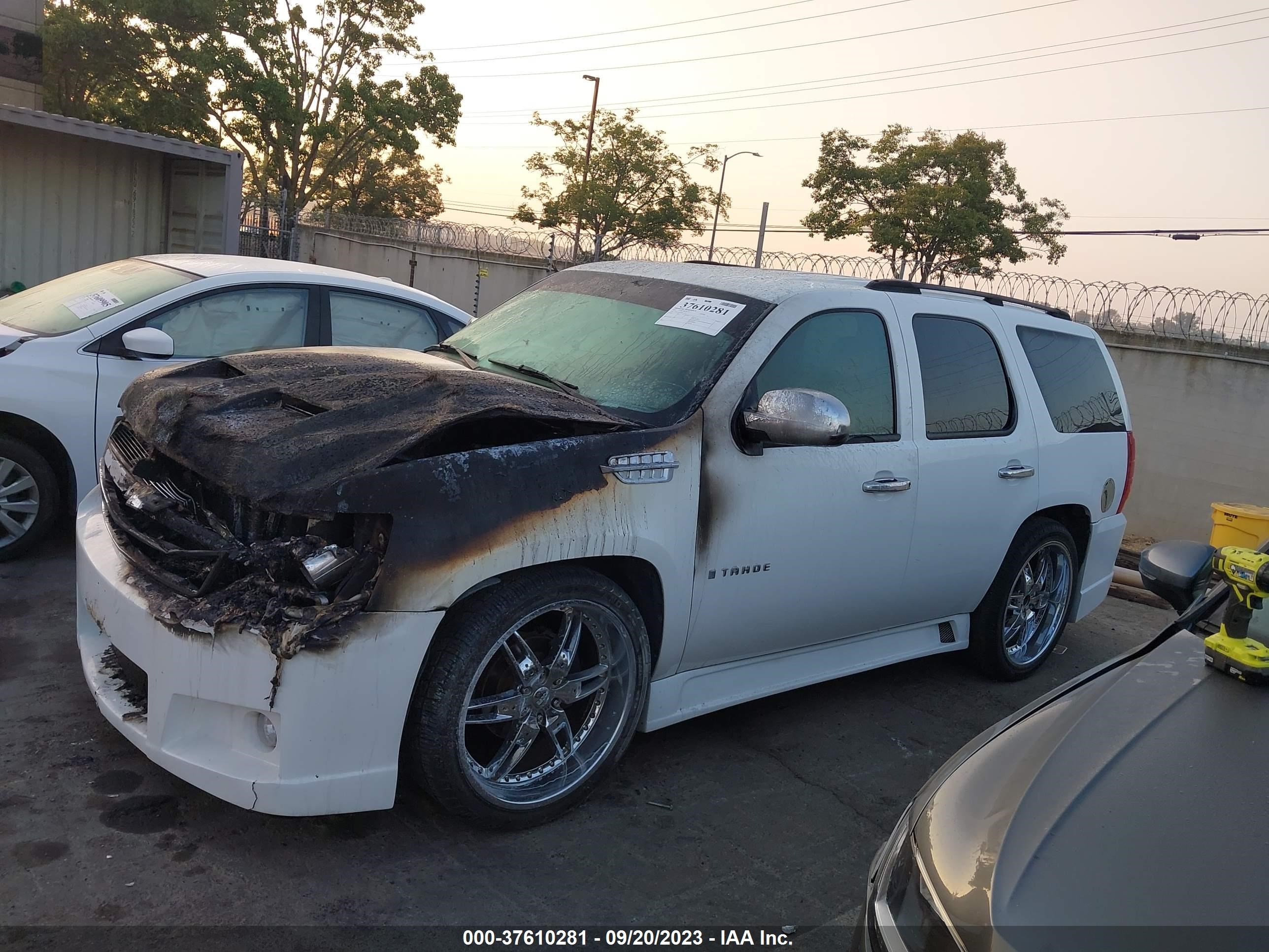 Photo 13 VIN: 1GNFC13067R312193 - CHEVROLET TAHOE 