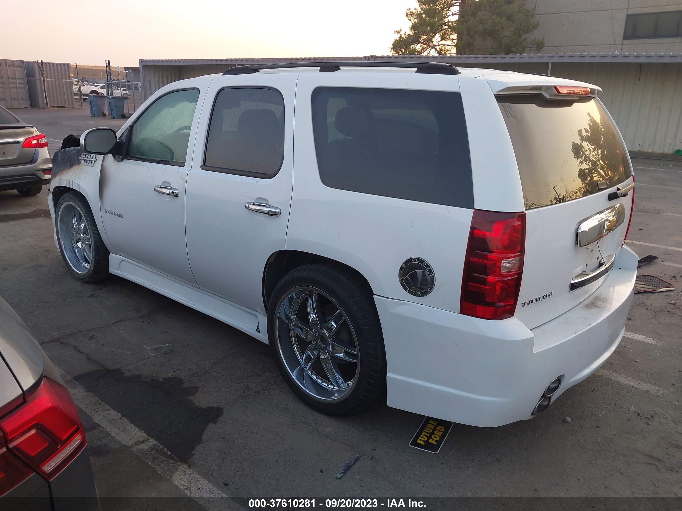 Photo 2 VIN: 1GNFC13067R312193 - CHEVROLET TAHOE 