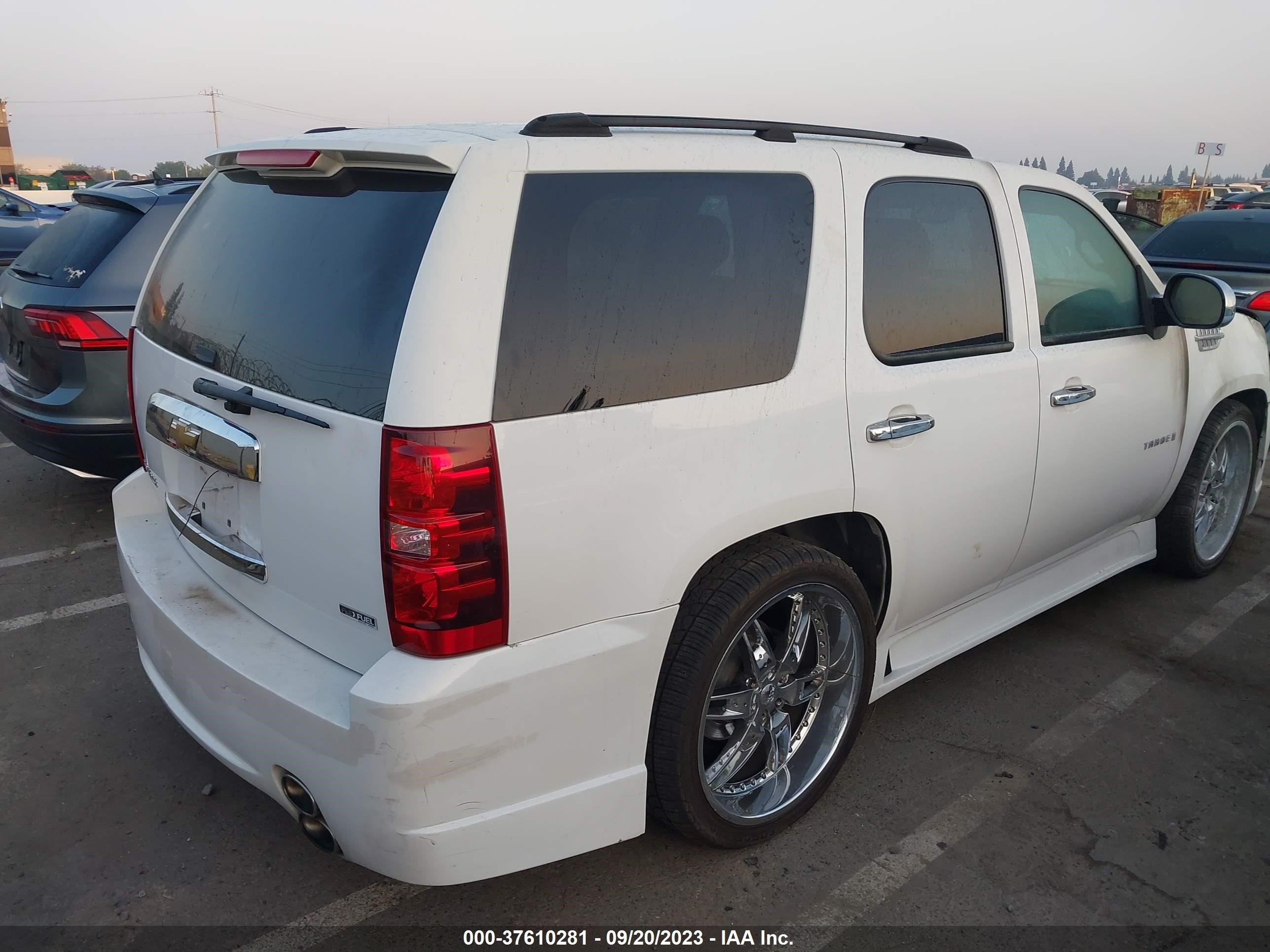 Photo 3 VIN: 1GNFC13067R312193 - CHEVROLET TAHOE 