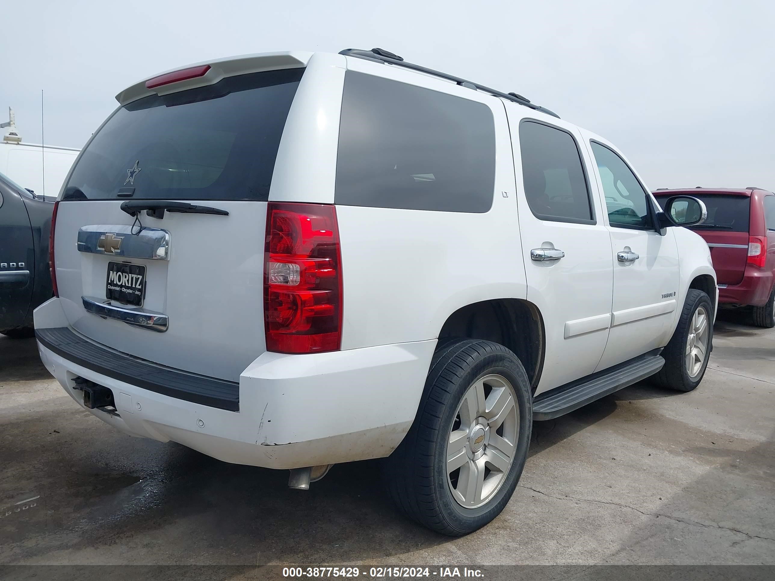 Photo 3 VIN: 1GNFC13068R137736 - CHEVROLET TAHOE 