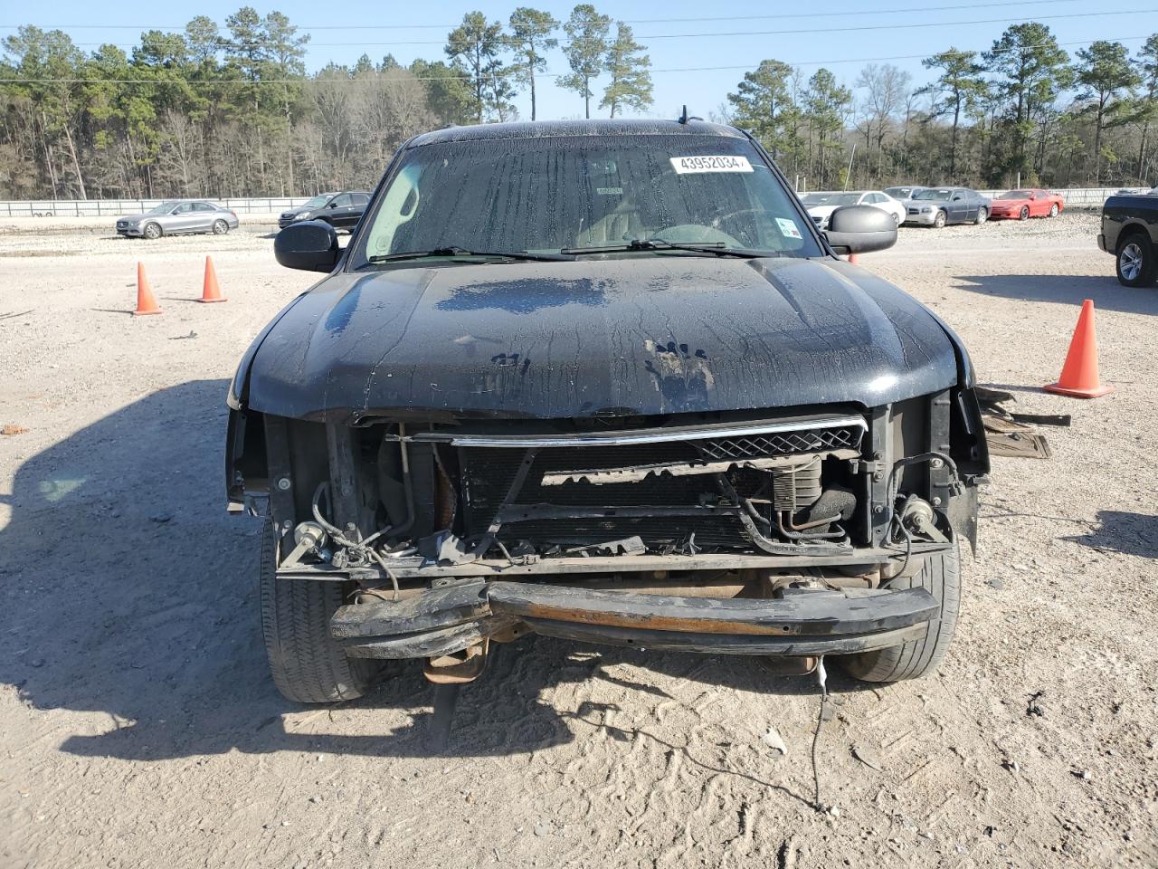 Photo 4 VIN: 1GNFC13068R242048 - CHEVROLET TAHOE 