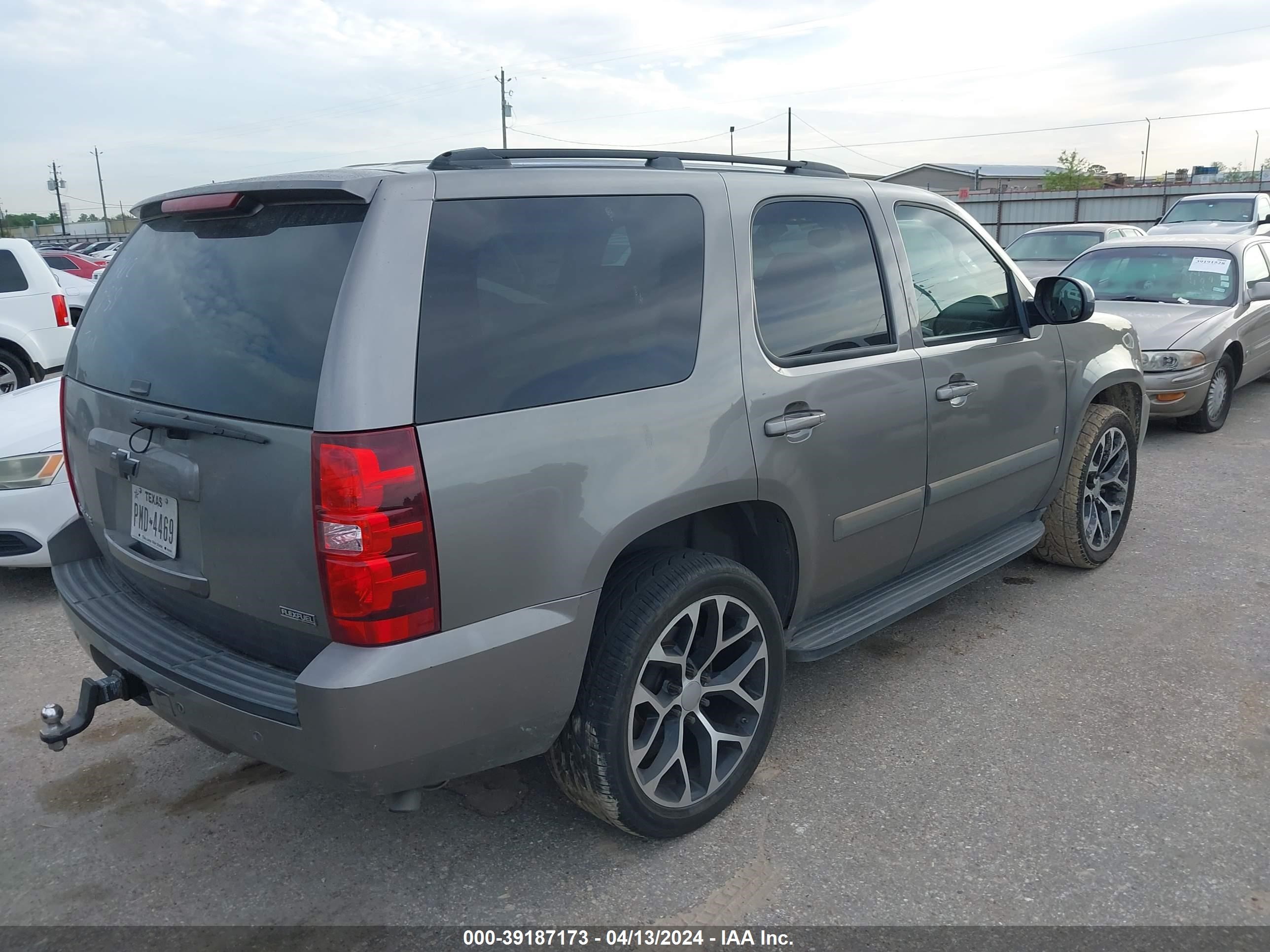 Photo 3 VIN: 1GNFC13078R120959 - CHEVROLET TAHOE 