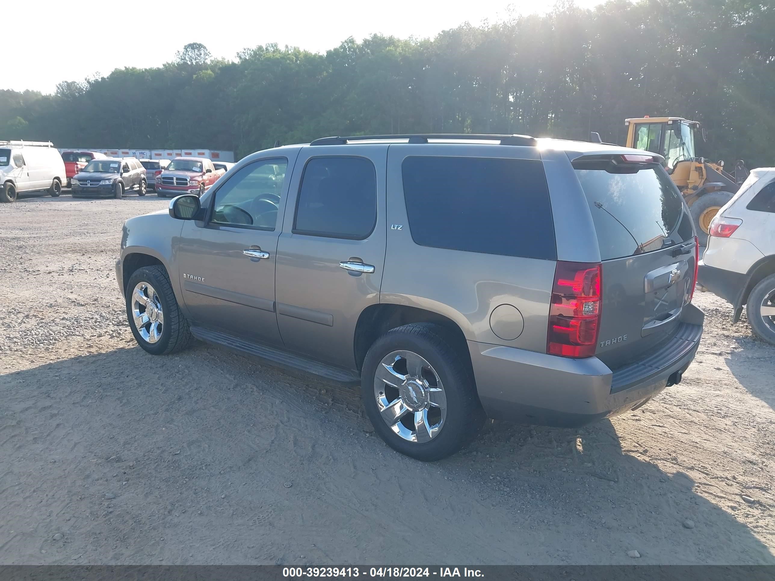 Photo 2 VIN: 1GNFC13088R121764 - CHEVROLET TAHOE 