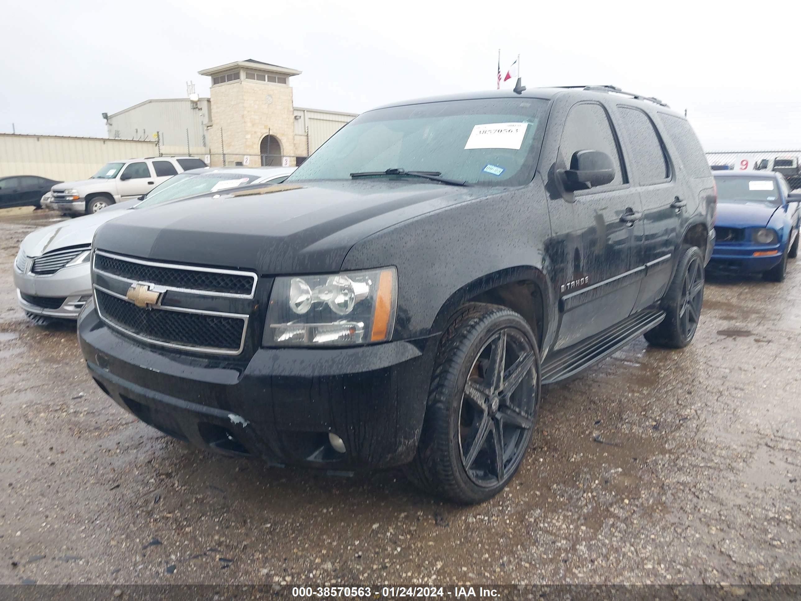 Photo 1 VIN: 1GNFC13088R246621 - CHEVROLET TAHOE 