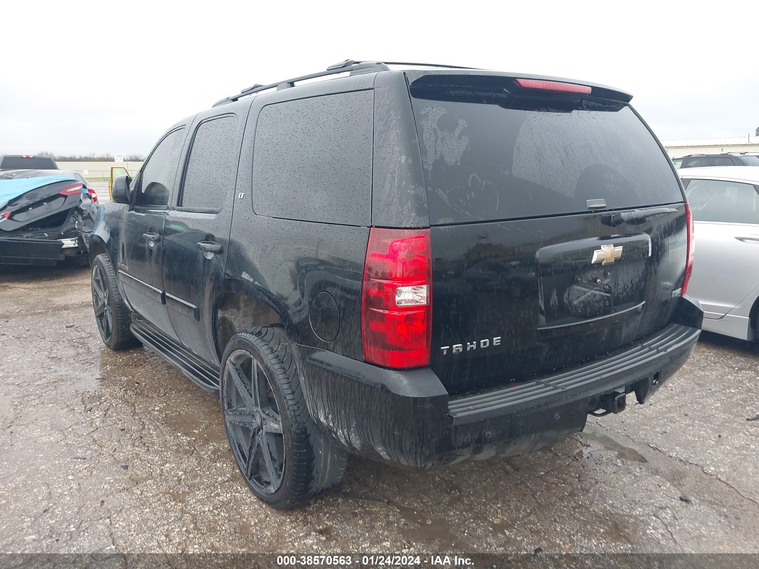 Photo 2 VIN: 1GNFC13088R246621 - CHEVROLET TAHOE 