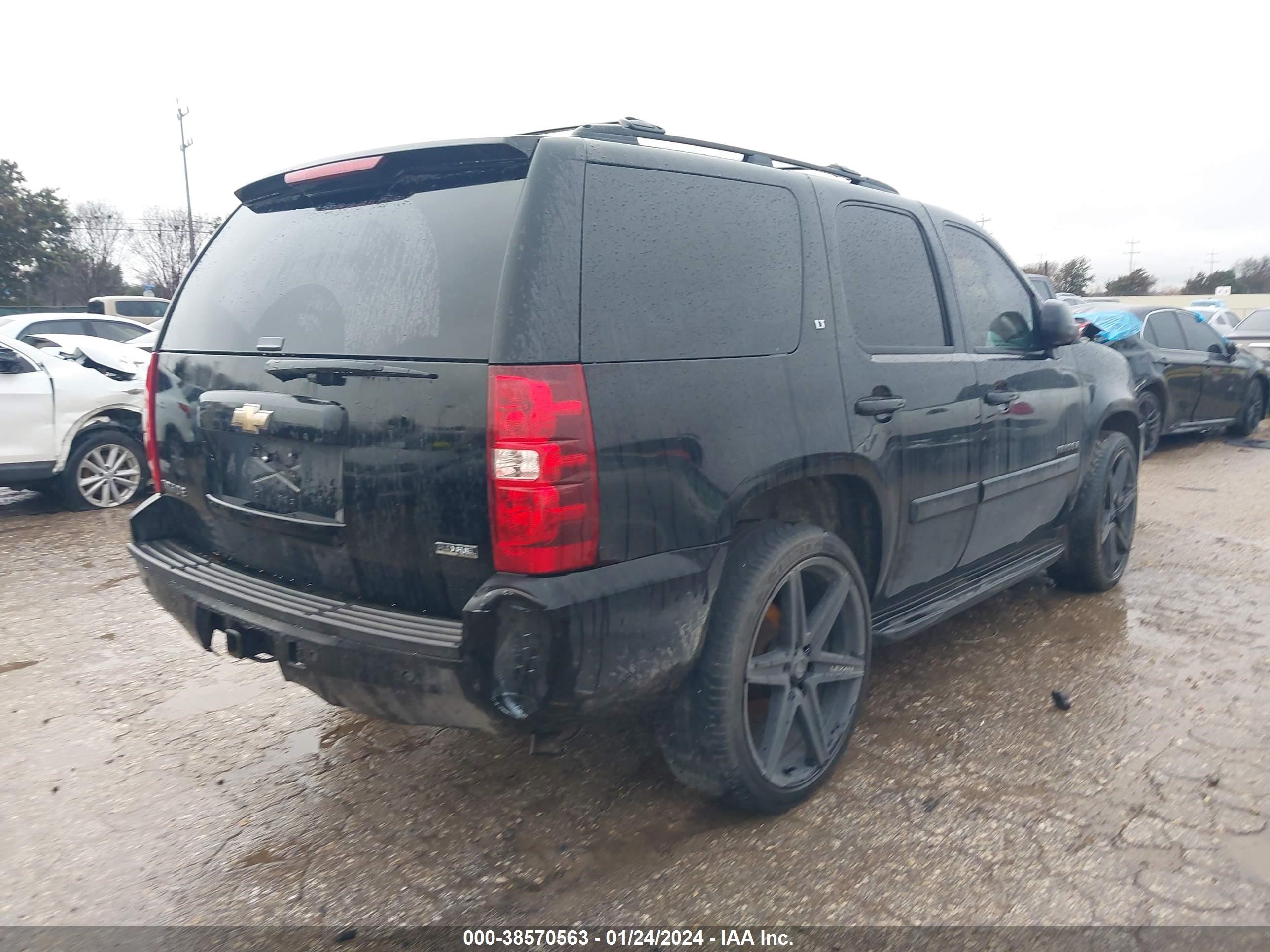 Photo 3 VIN: 1GNFC13088R246621 - CHEVROLET TAHOE 