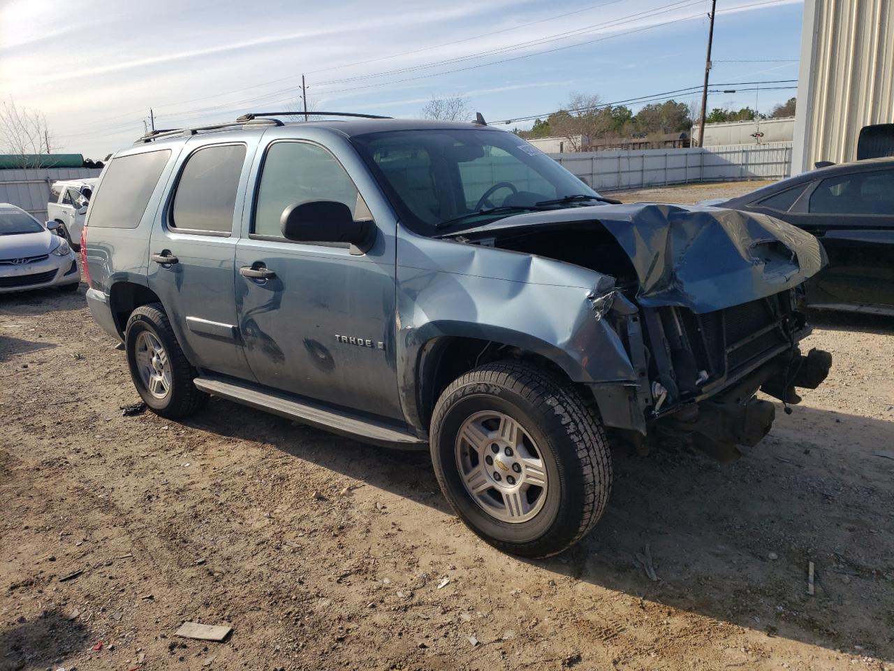 Photo 3 VIN: 1GNFC13098R145359 - CHEVROLET TAHOE 