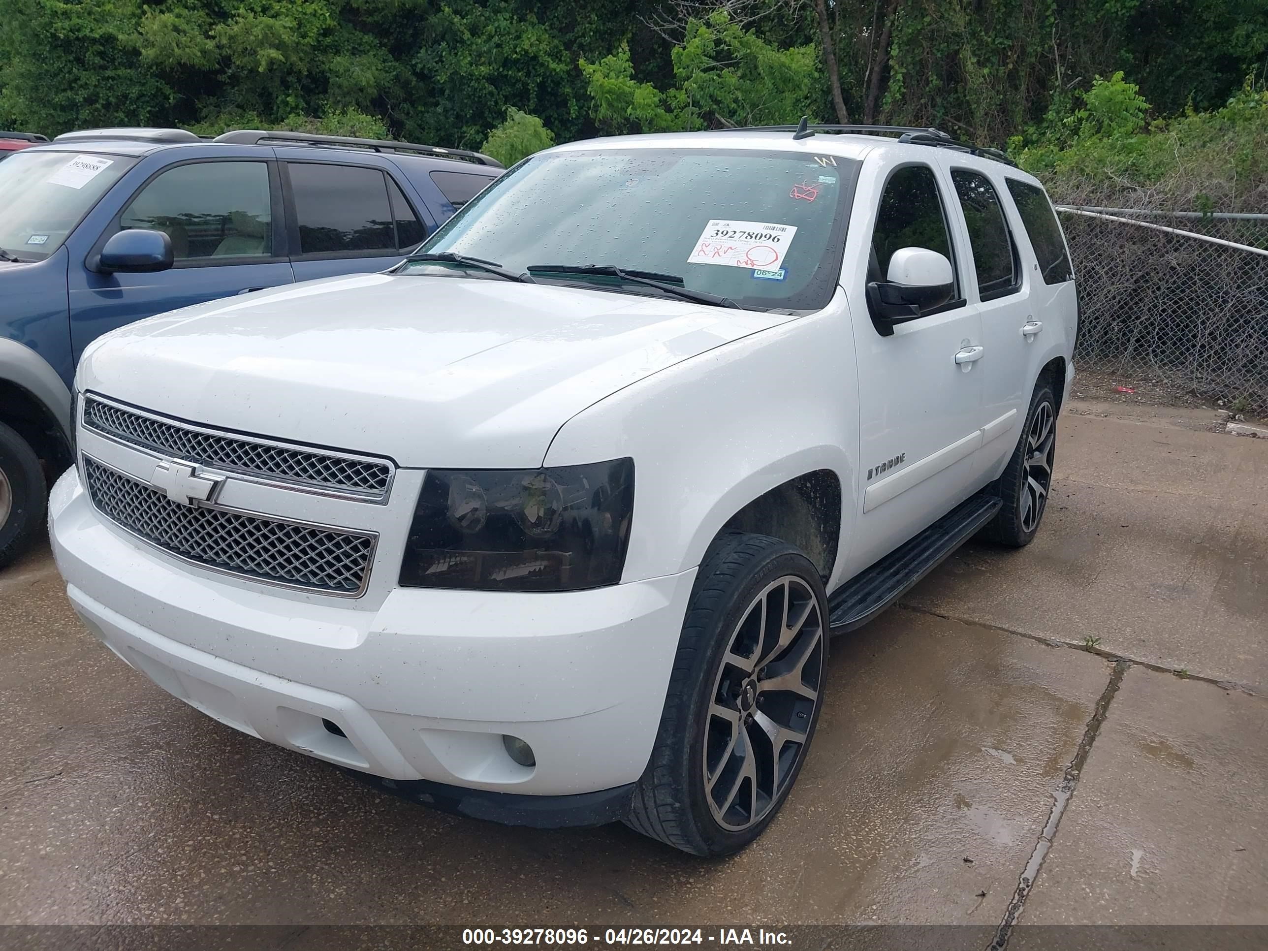 Photo 1 VIN: 1GNFC13098R201333 - CHEVROLET TAHOE 