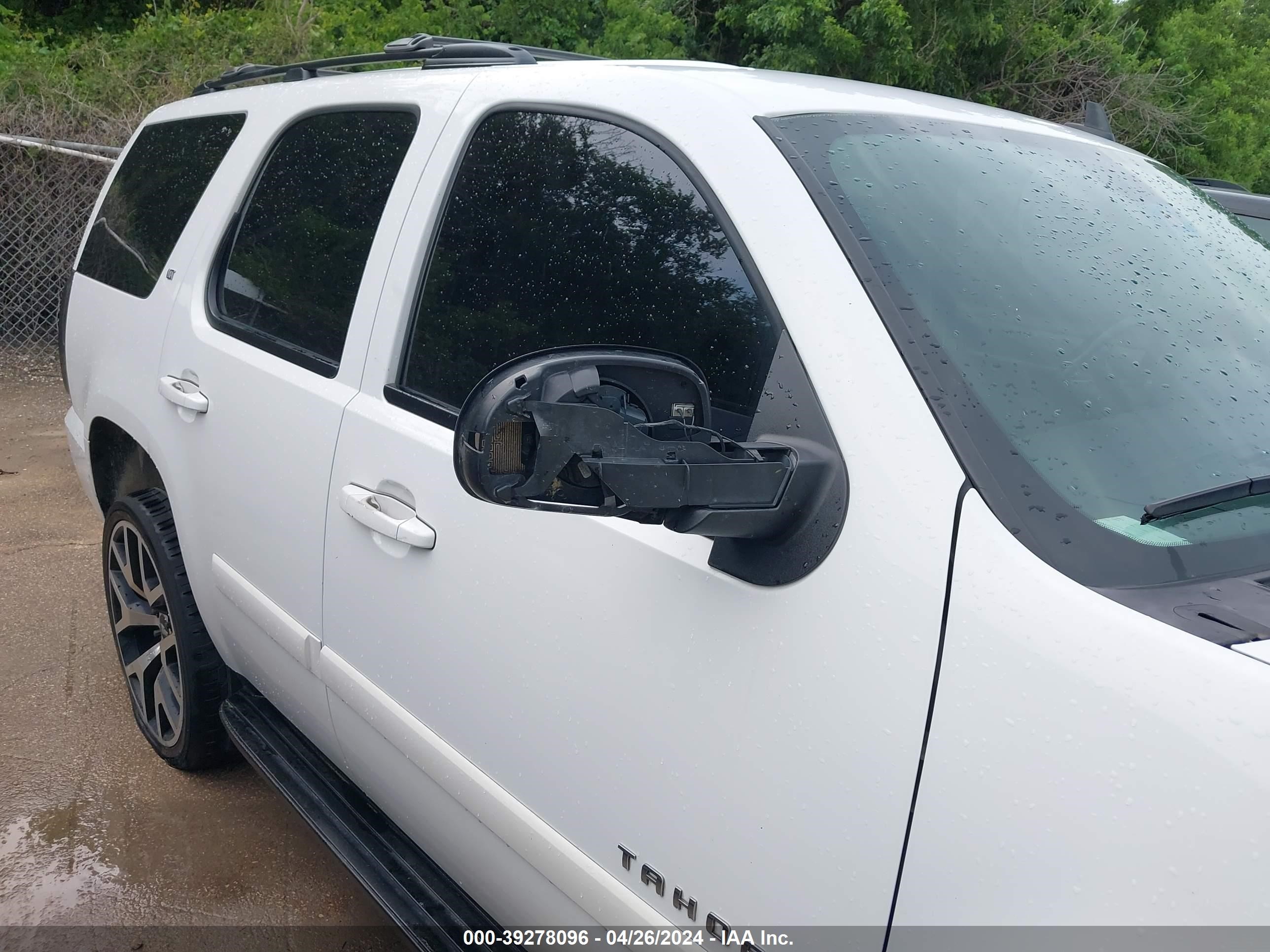 Photo 5 VIN: 1GNFC13098R201333 - CHEVROLET TAHOE 