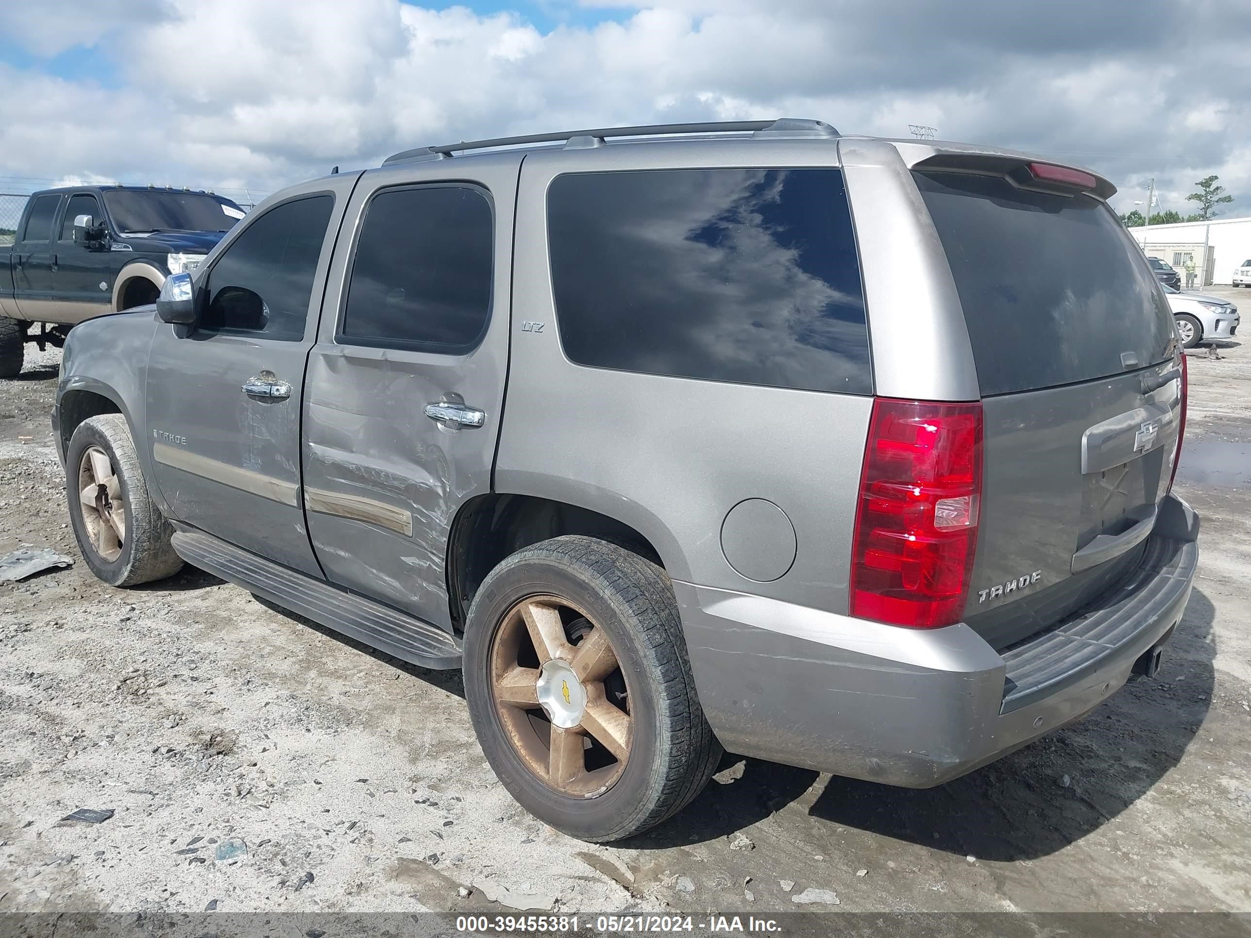 Photo 2 VIN: 1GNFC130X7J347995 - CHEVROLET TAHOE 