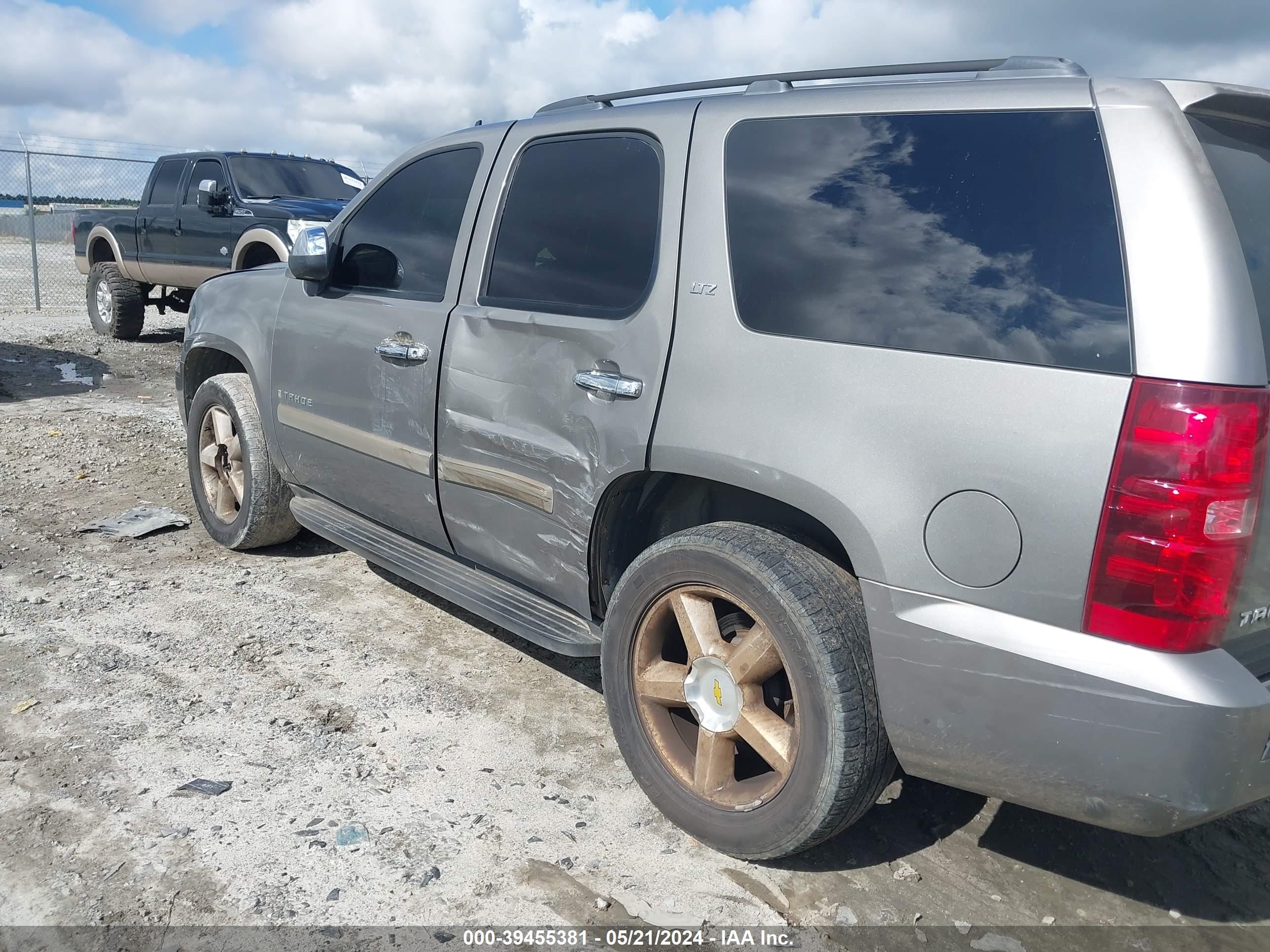 Photo 5 VIN: 1GNFC130X7J347995 - CHEVROLET TAHOE 