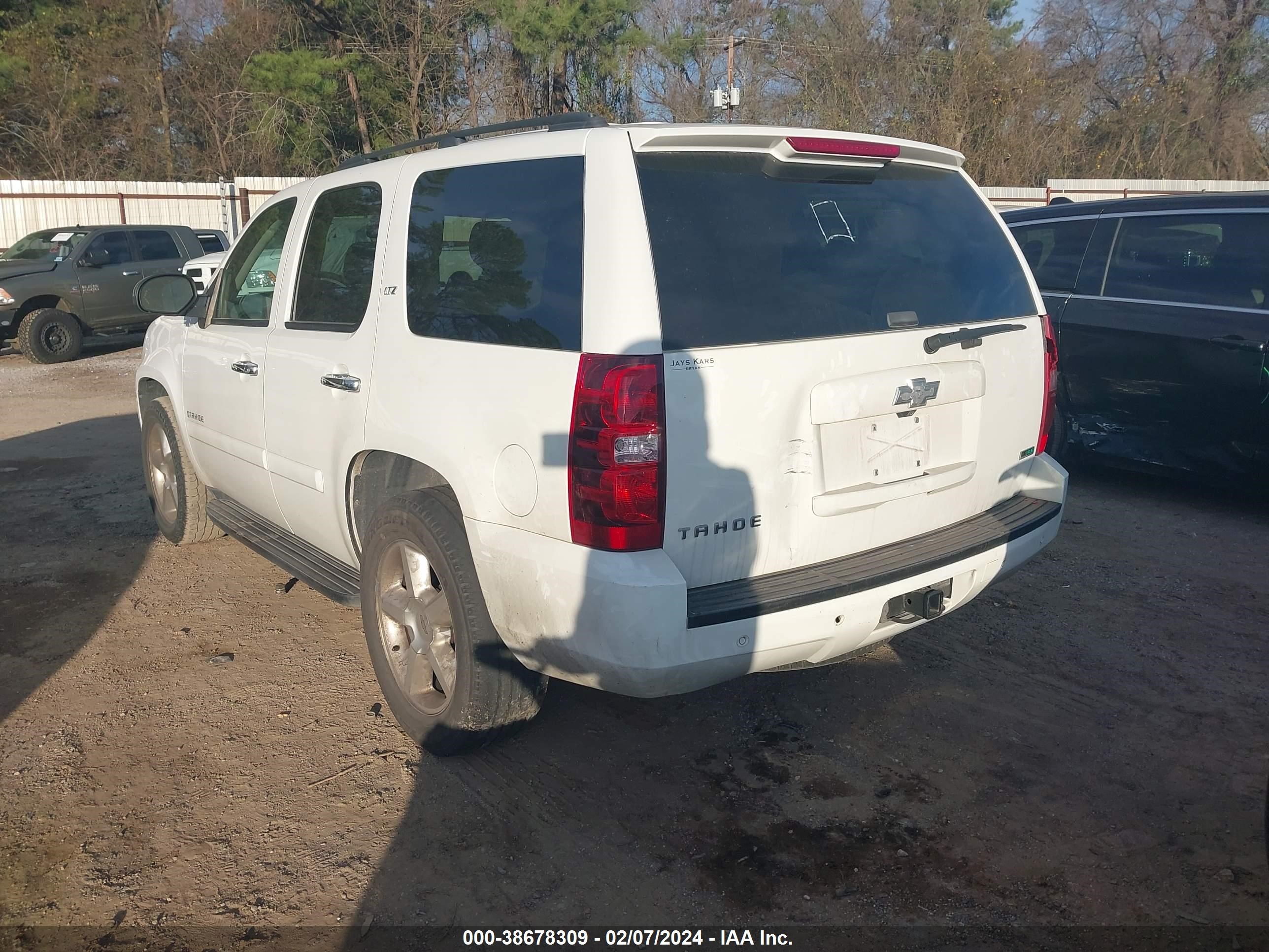 Photo 2 VIN: 1GNFC130X7R412989 - CHEVROLET TAHOE 