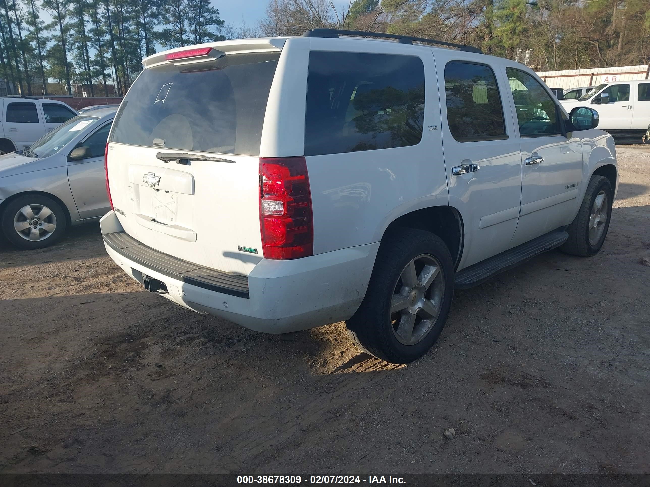 Photo 3 VIN: 1GNFC130X7R412989 - CHEVROLET TAHOE 