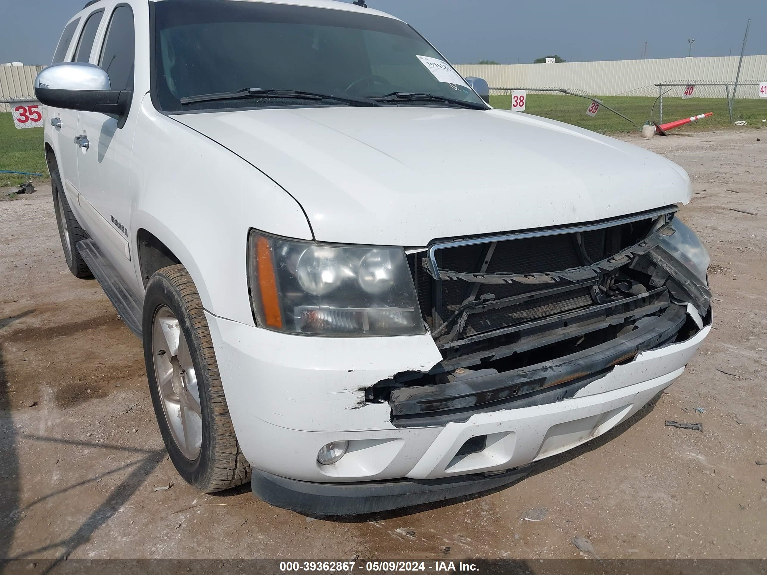 Photo 12 VIN: 1GNFC130X8R153647 - CHEVROLET TAHOE 