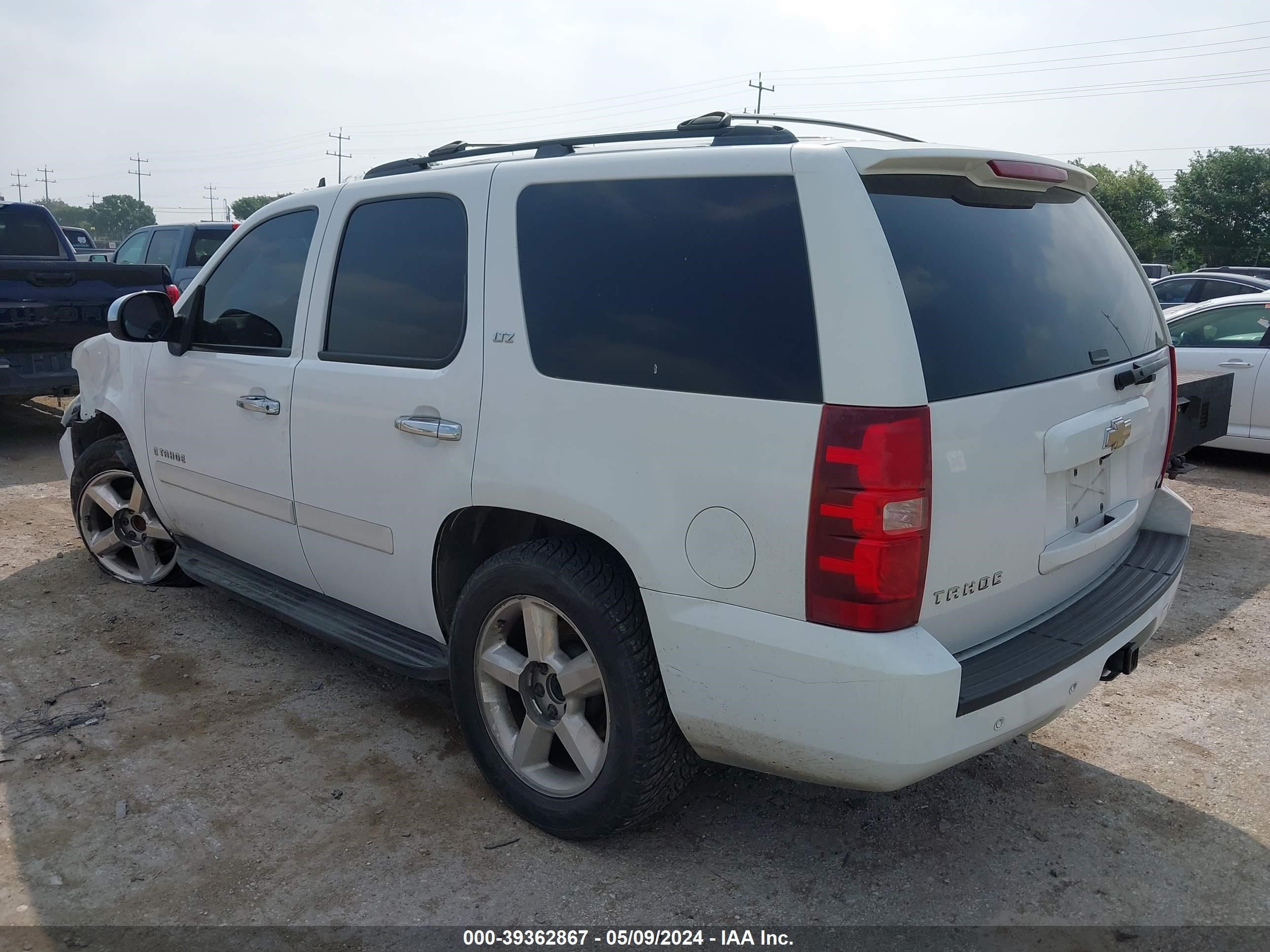 Photo 2 VIN: 1GNFC130X8R153647 - CHEVROLET TAHOE 