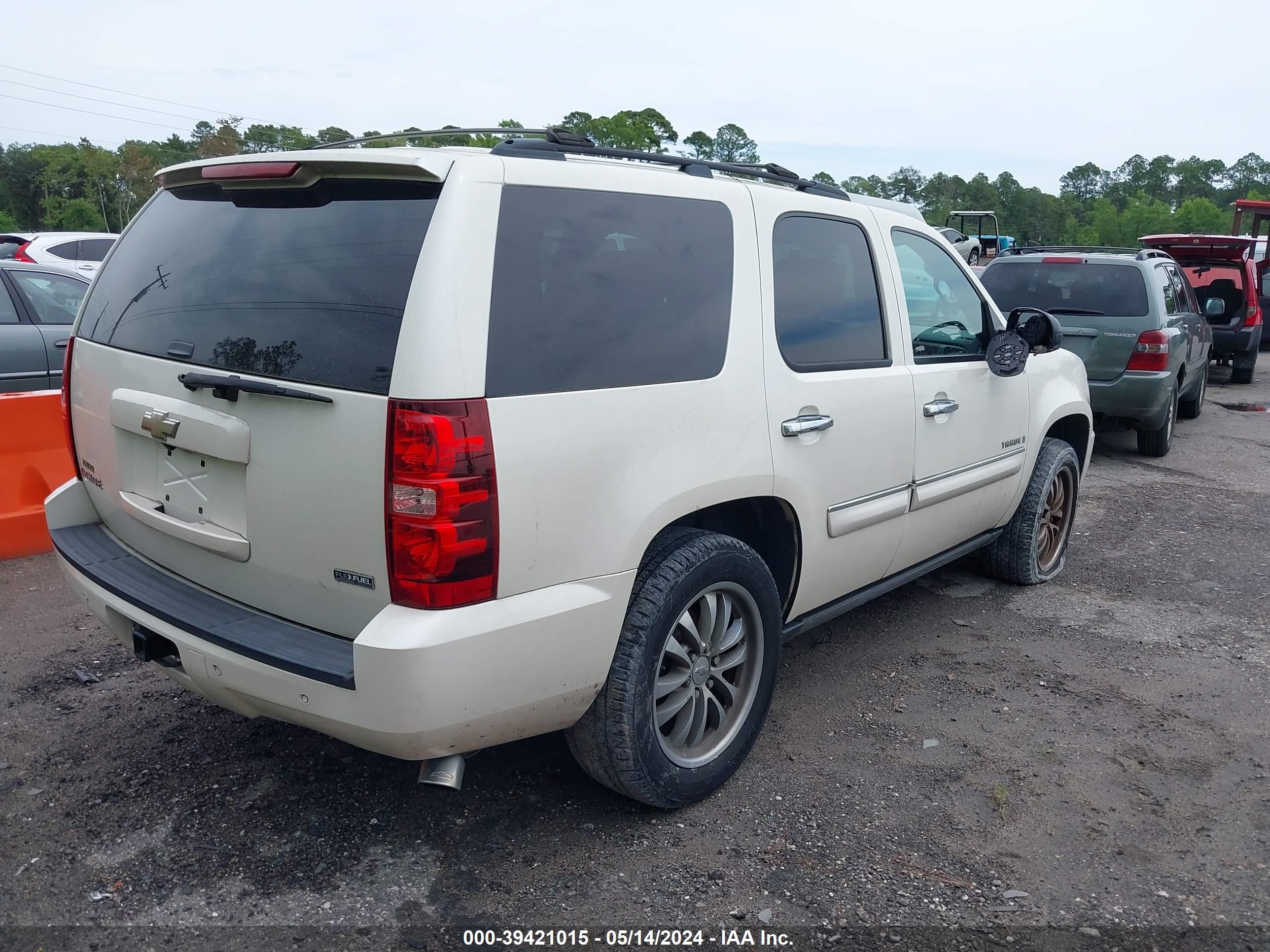 Photo 3 VIN: 1GNFC130X8R184770 - CHEVROLET TAHOE 