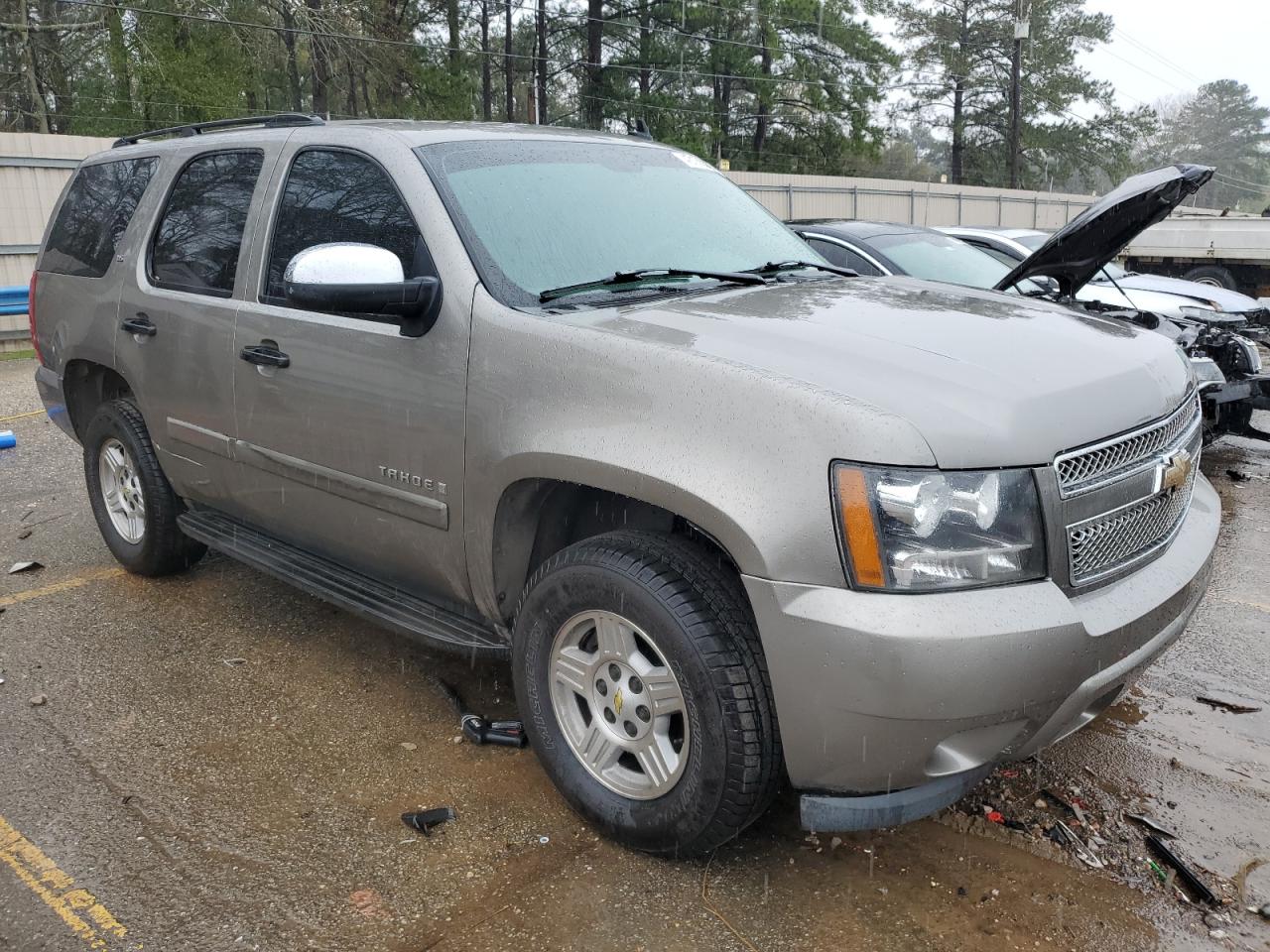 Photo 3 VIN: 1GNFC13C18R117002 - CHEVROLET TAHOE 