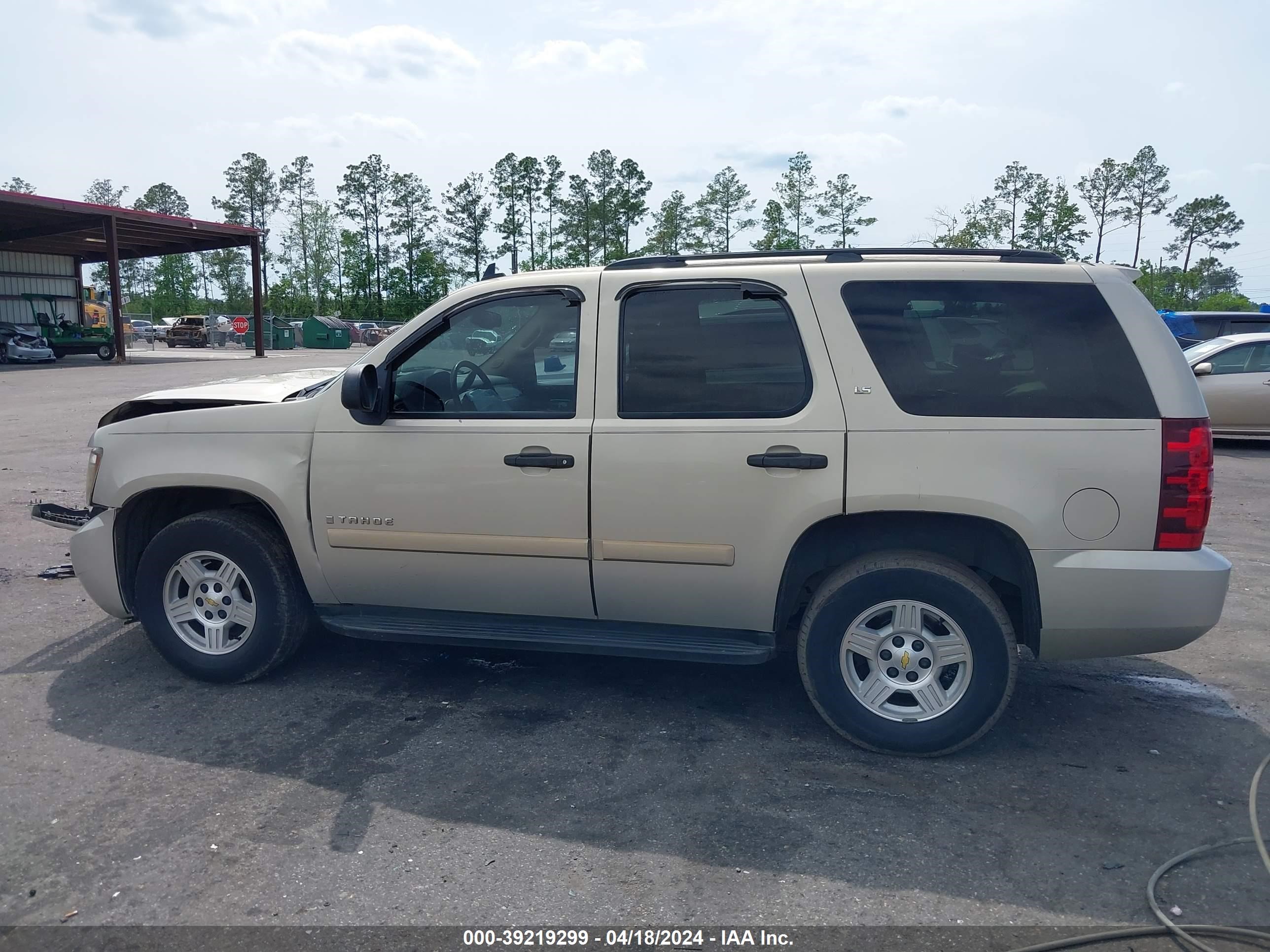 Photo 13 VIN: 1GNFC13C18R182884 - CHEVROLET TAHOE 