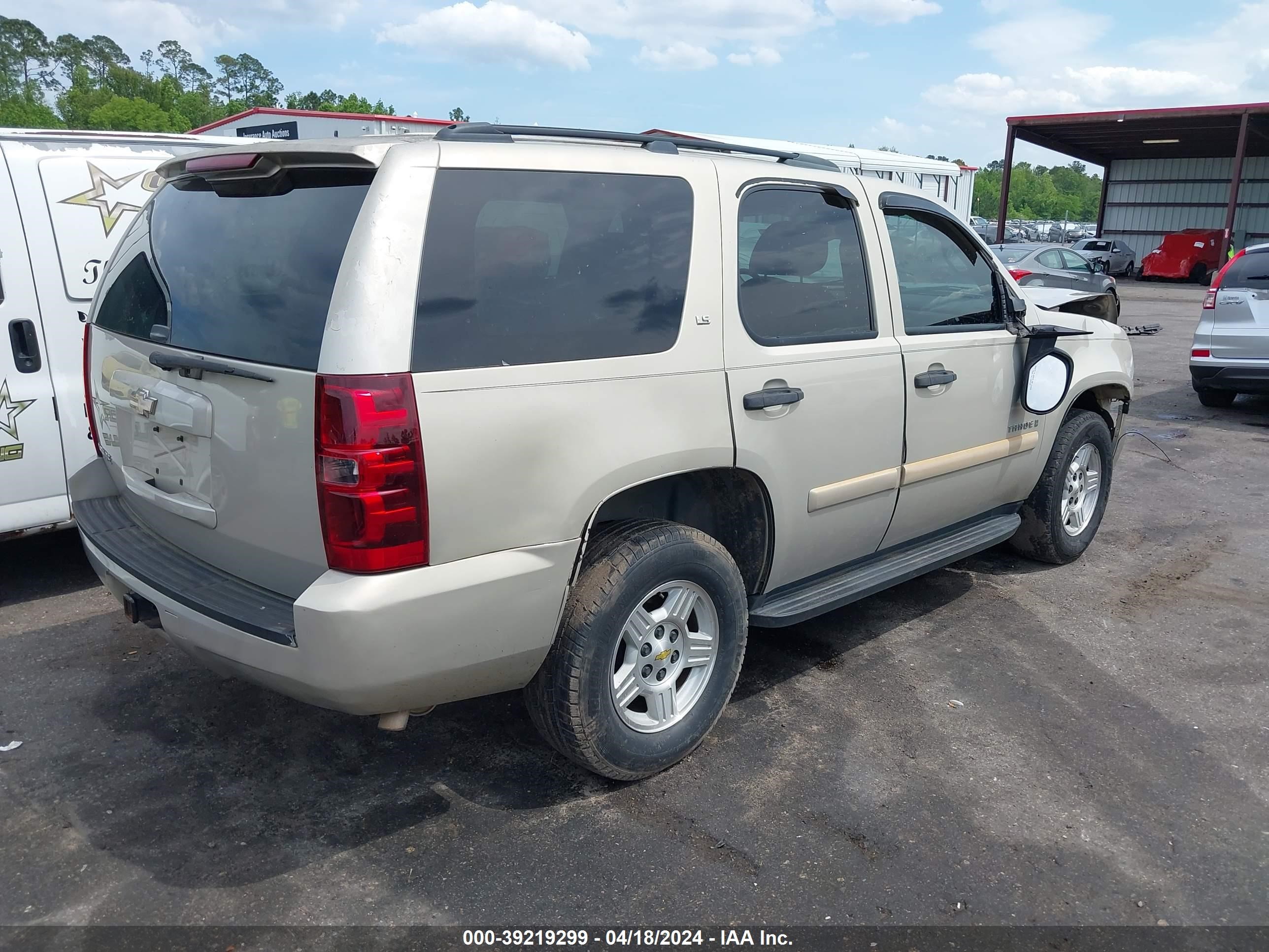 Photo 3 VIN: 1GNFC13C18R182884 - CHEVROLET TAHOE 