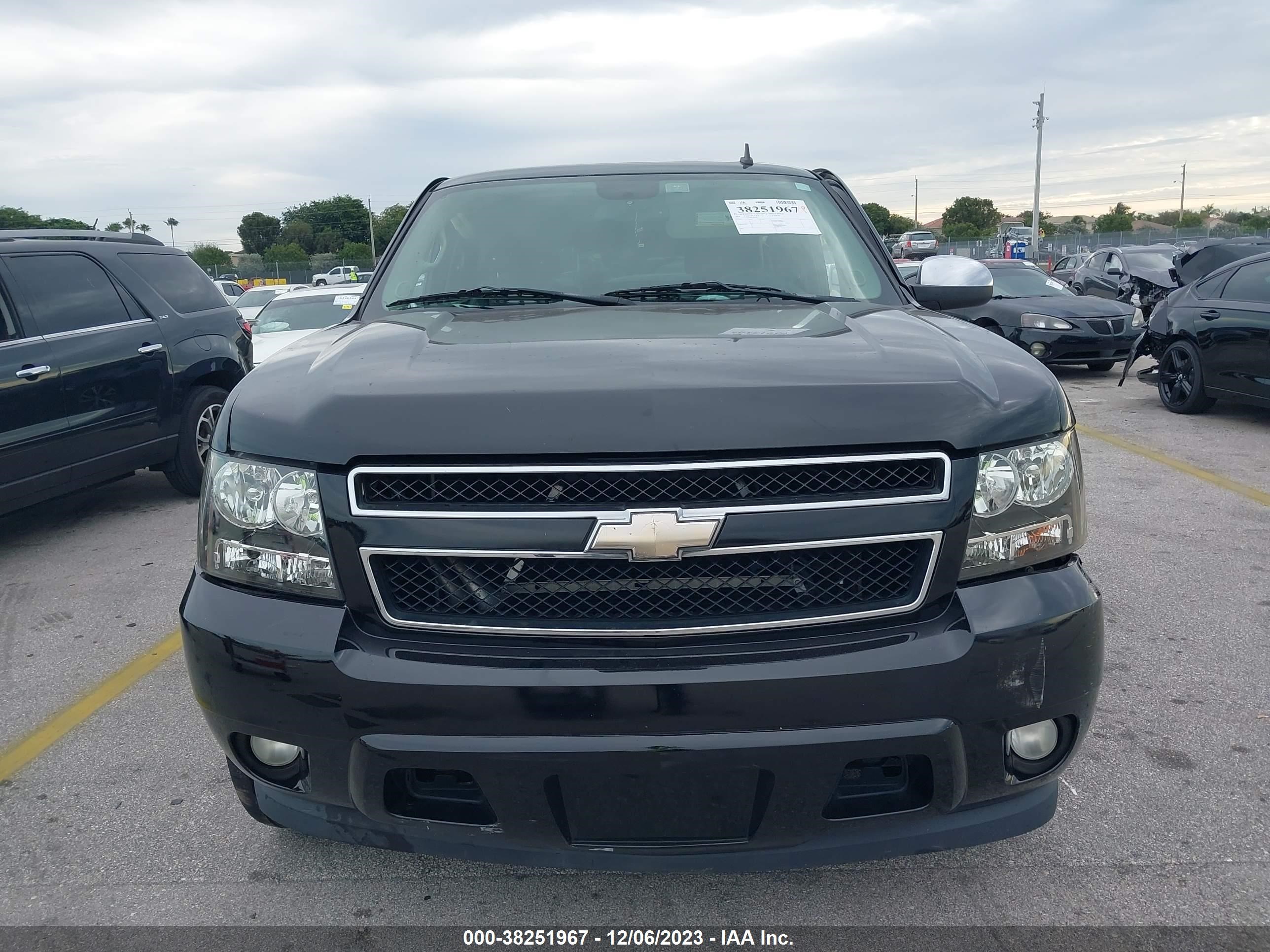 Photo 11 VIN: 1GNFC13C68R187207 - CHEVROLET TAHOE 