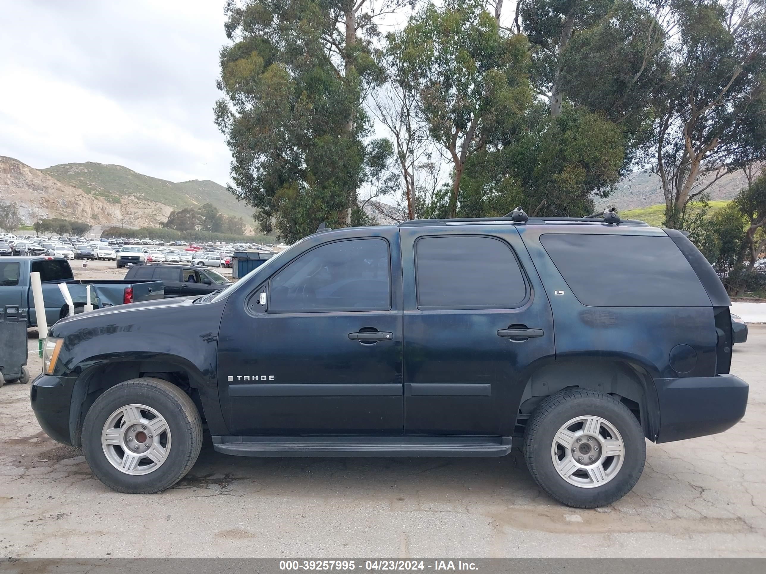 Photo 12 VIN: 1GNFC13C77R362630 - CHEVROLET TAHOE 