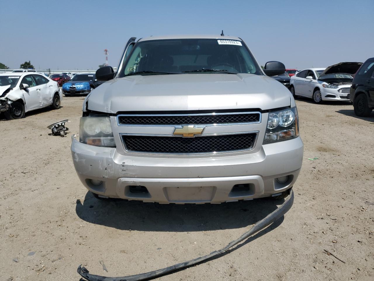 Photo 4 VIN: 1GNFC13C88J211456 - CHEVROLET TAHOE 