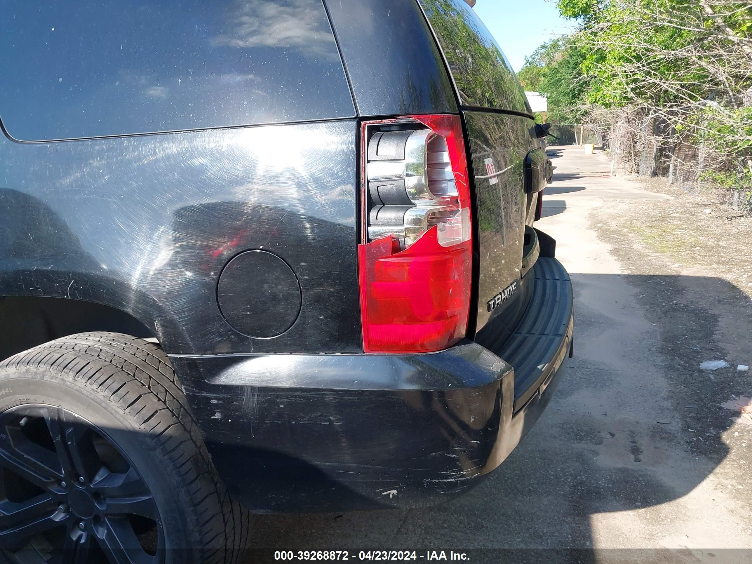 Photo 12 VIN: 1GNFC13J07R141885 - CHEVROLET TAHOE 