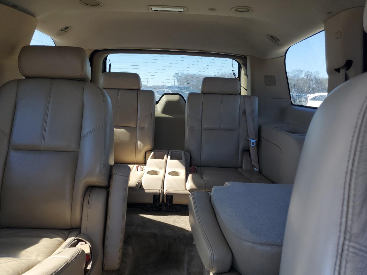 Photo 9 VIN: 1GNFC13J17R116834 - CHEVROLET TAHOE 