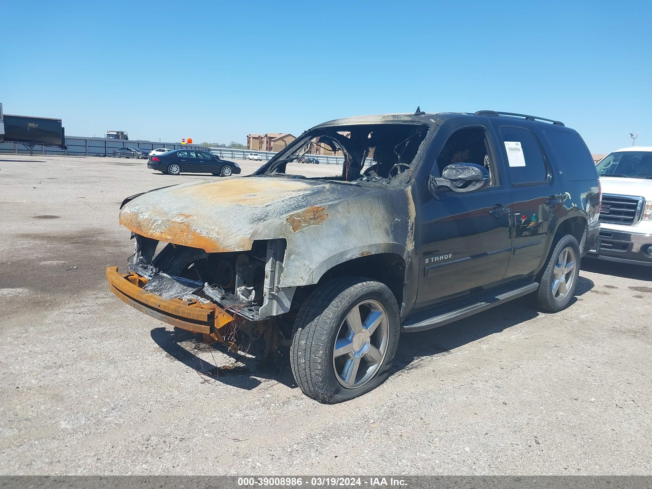 Photo 1 VIN: 1GNFC13J17R143029 - CHEVROLET TAHOE 