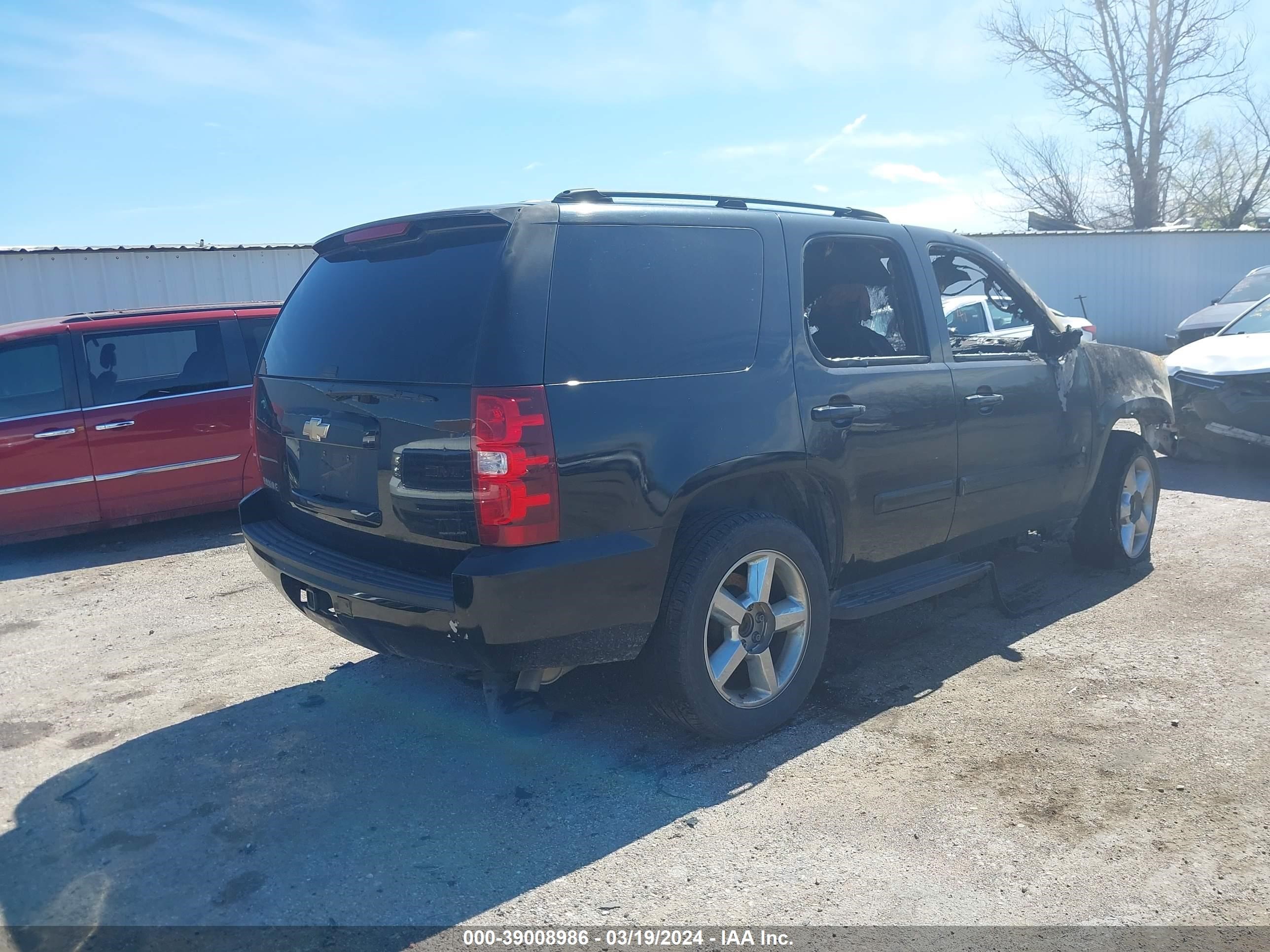 Photo 3 VIN: 1GNFC13J17R143029 - CHEVROLET TAHOE 