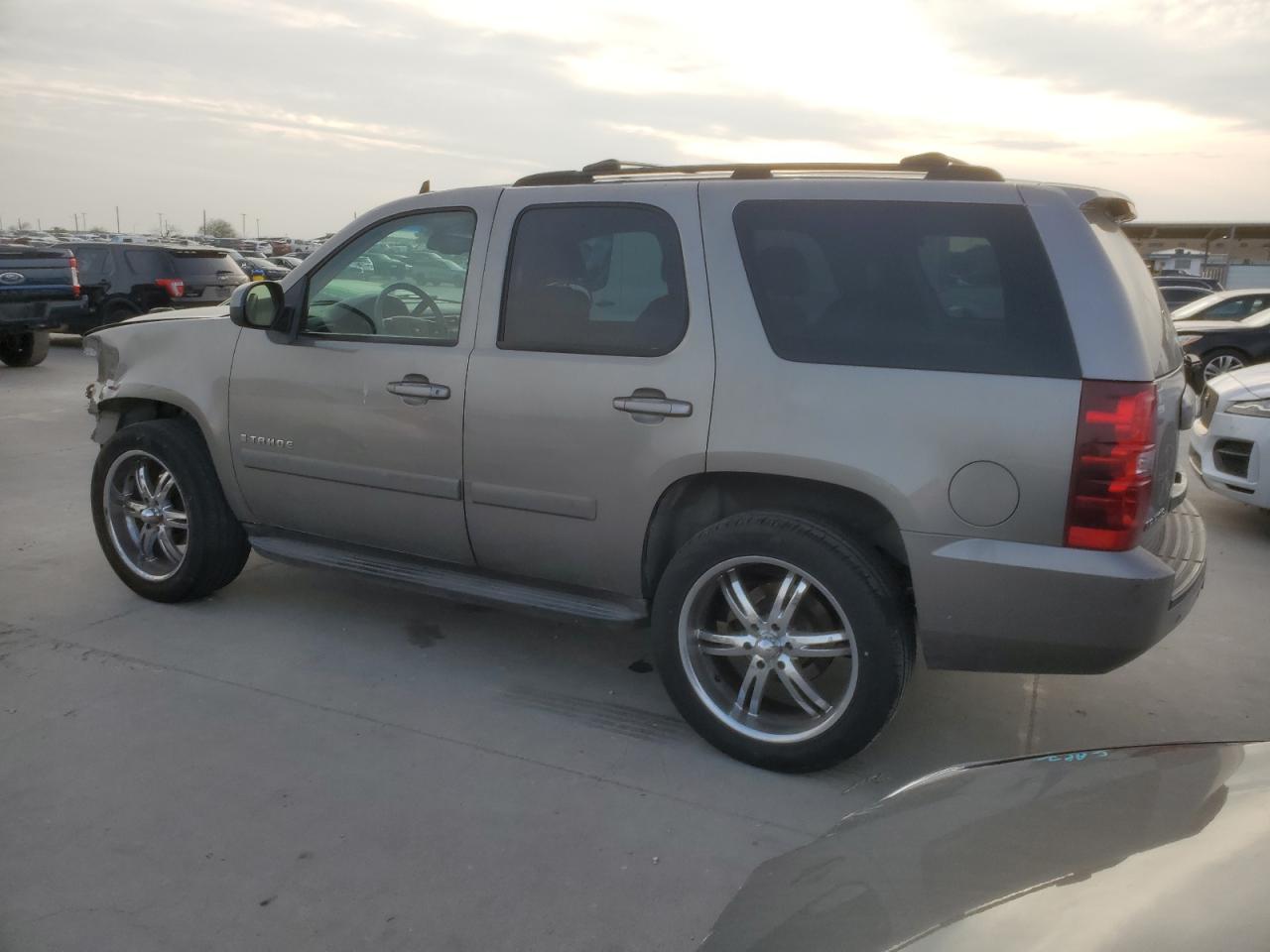 Photo 1 VIN: 1GNFC13J27R117765 - CHEVROLET TAHOE 