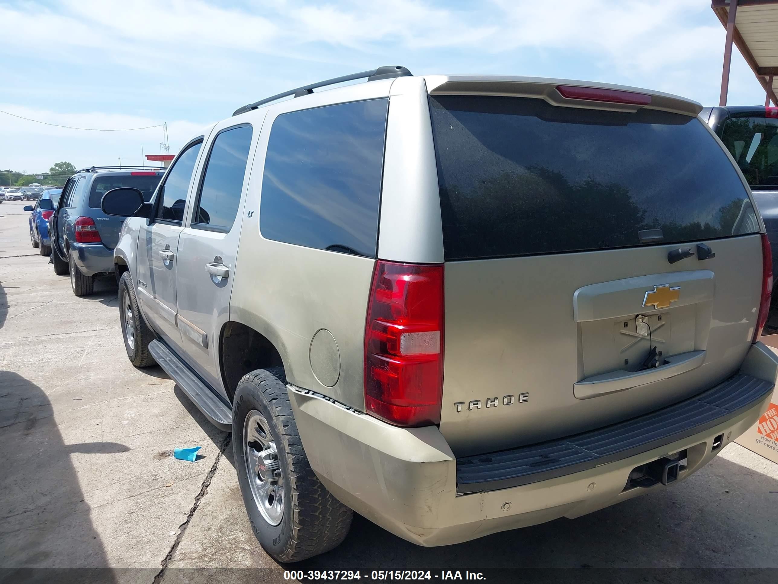 Photo 2 VIN: 1GNFC13J37R162620 - CHEVROLET TAHOE 