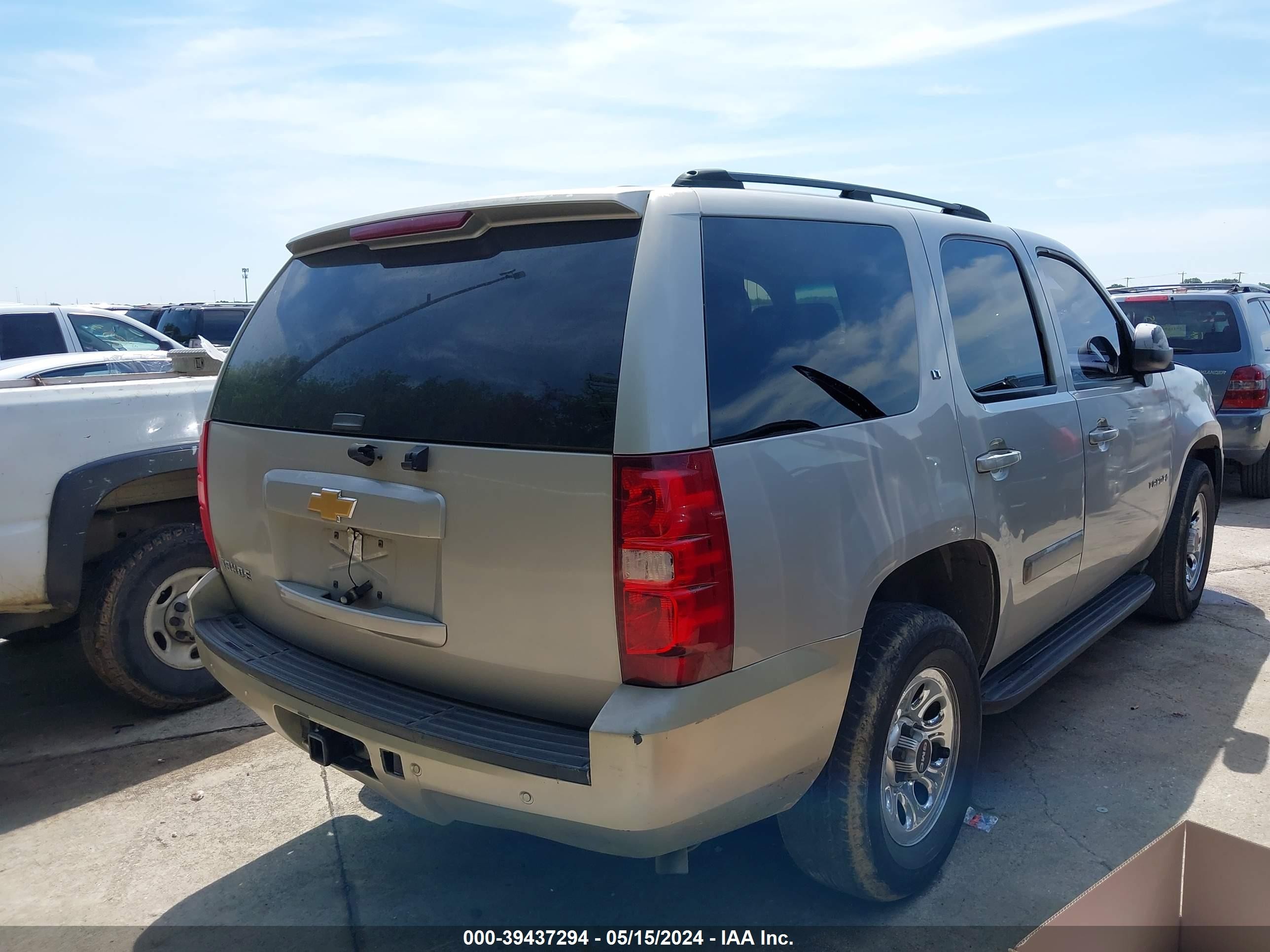 Photo 3 VIN: 1GNFC13J37R162620 - CHEVROLET TAHOE 