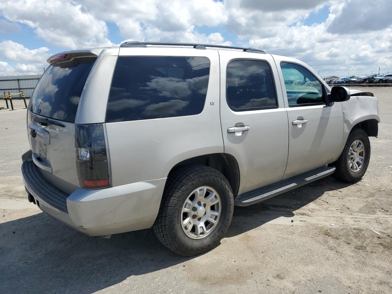 Photo 2 VIN: 1GNFC13J57R420460 - CHEVROLET TAHOE 