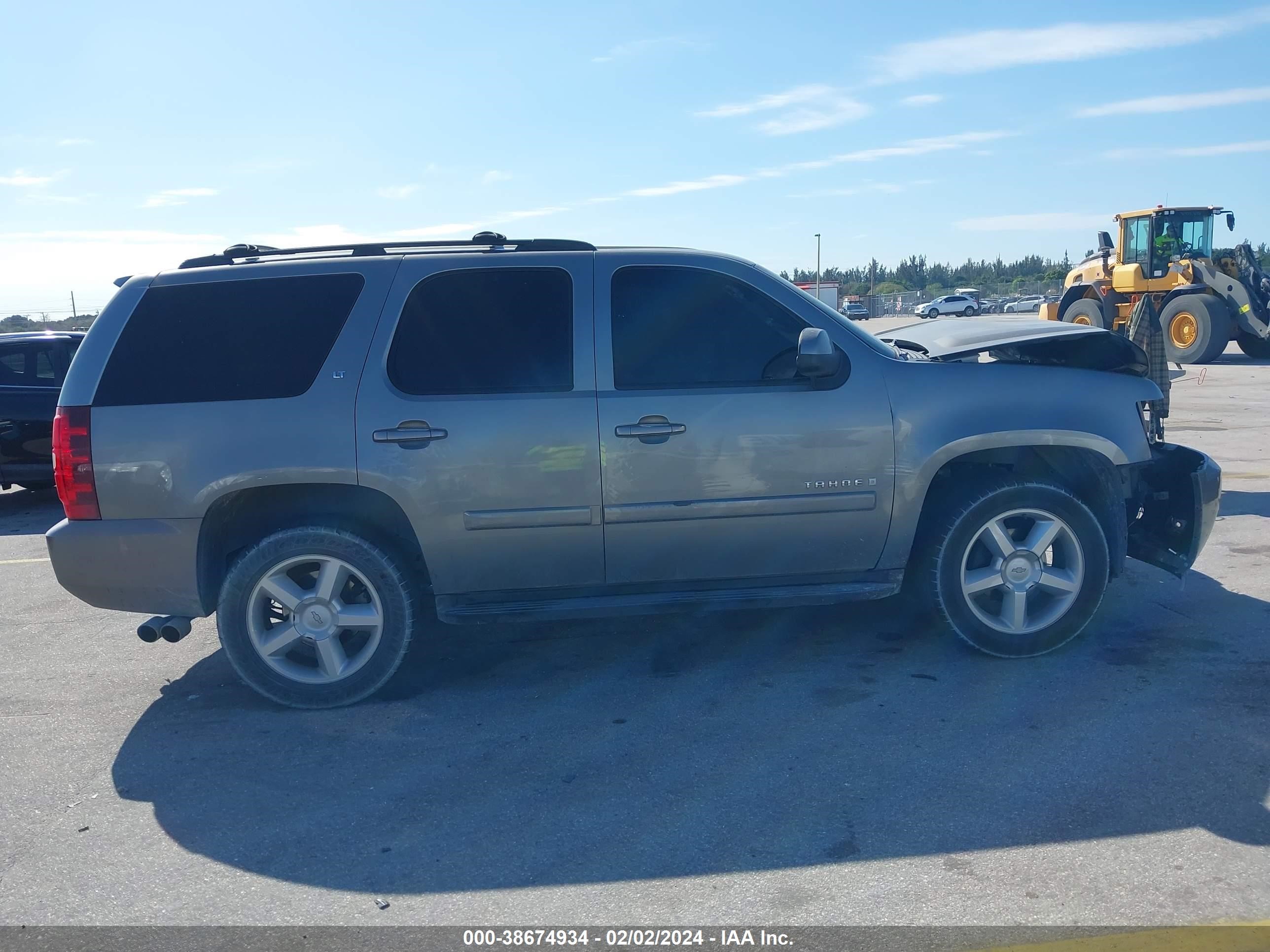 Photo 12 VIN: 1GNFC13J98R263825 - CHEVROLET TAHOE 