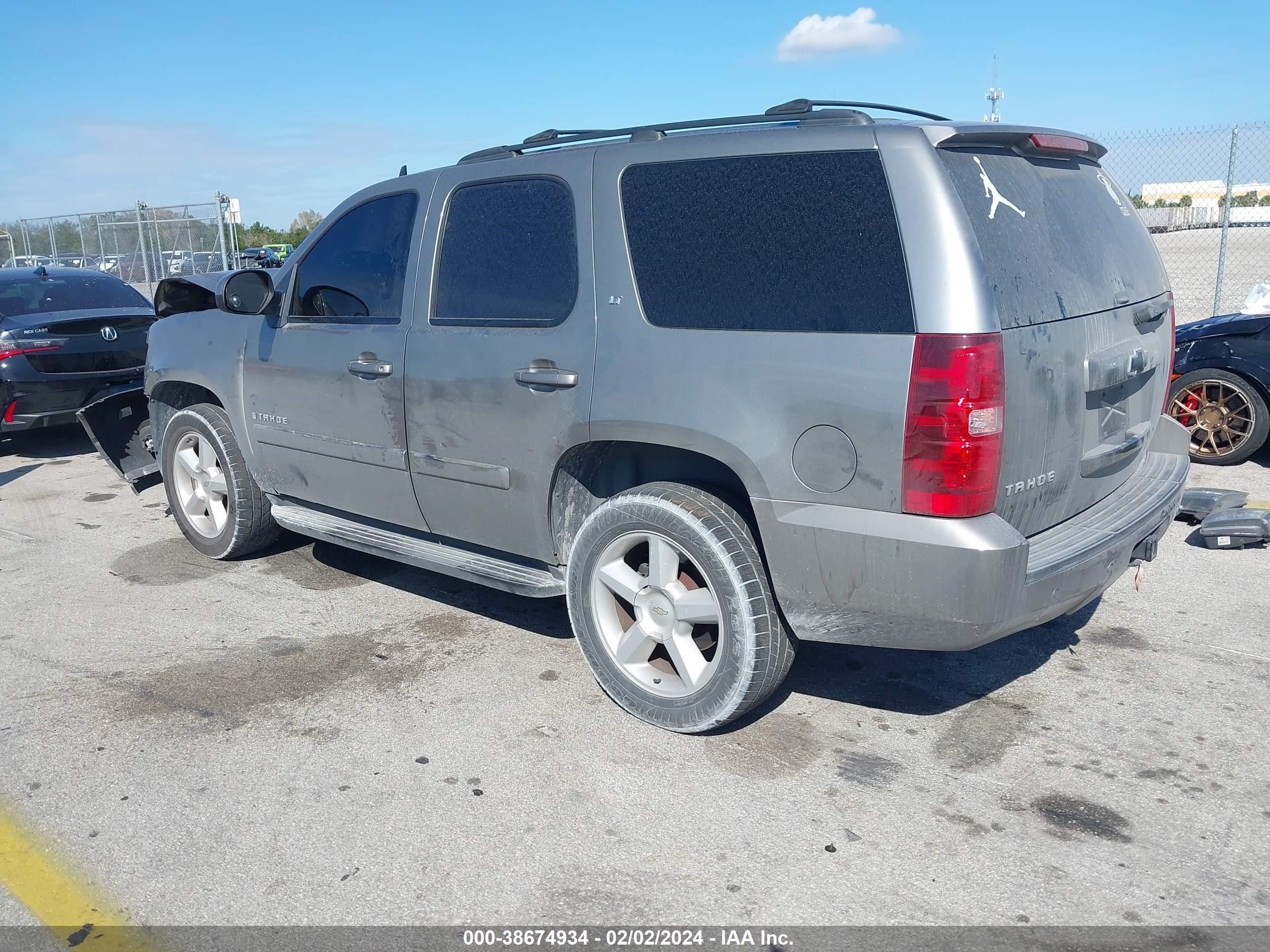 Photo 2 VIN: 1GNFC13J98R263825 - CHEVROLET TAHOE 