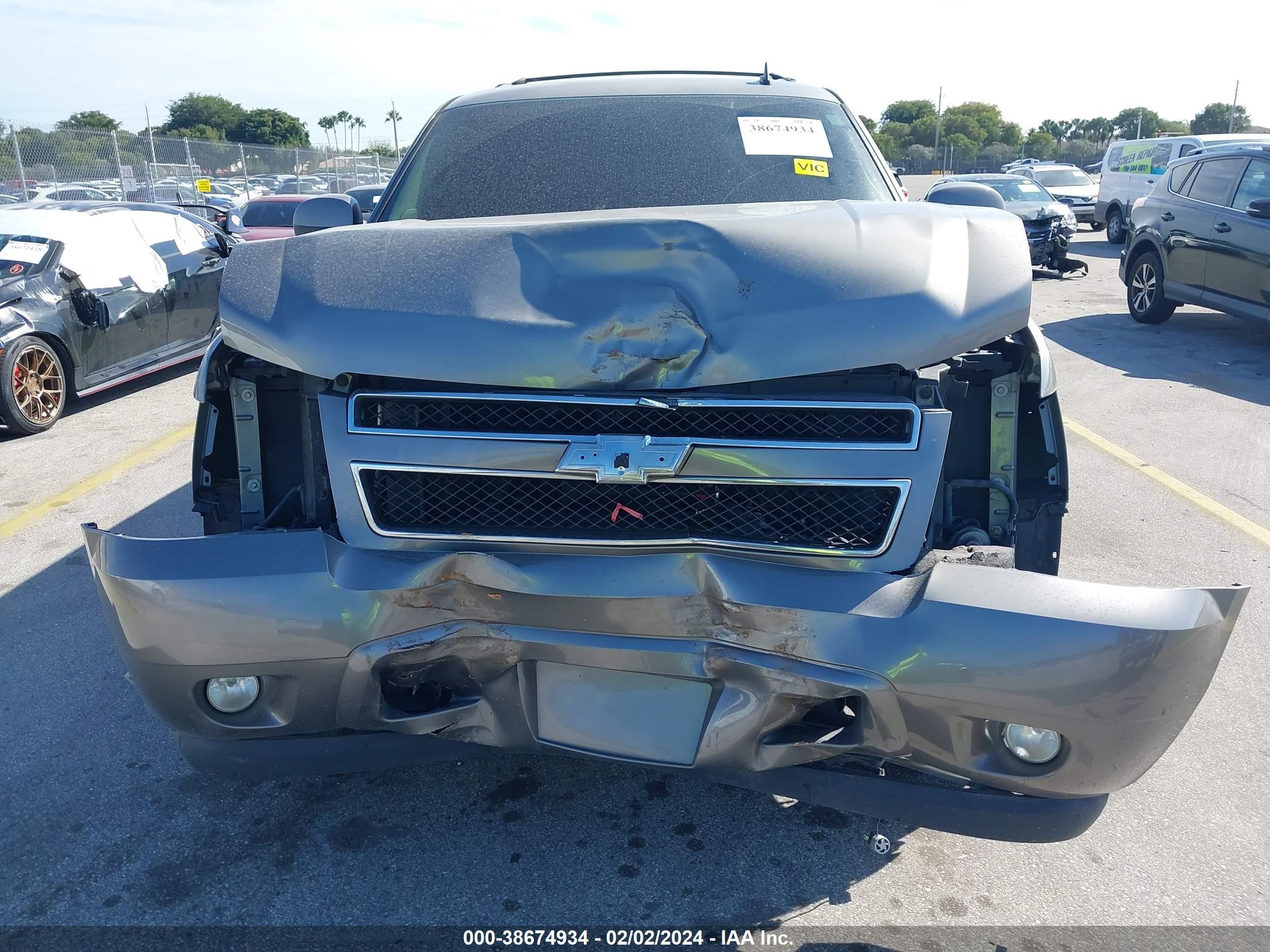 Photo 5 VIN: 1GNFC13J98R263825 - CHEVROLET TAHOE 