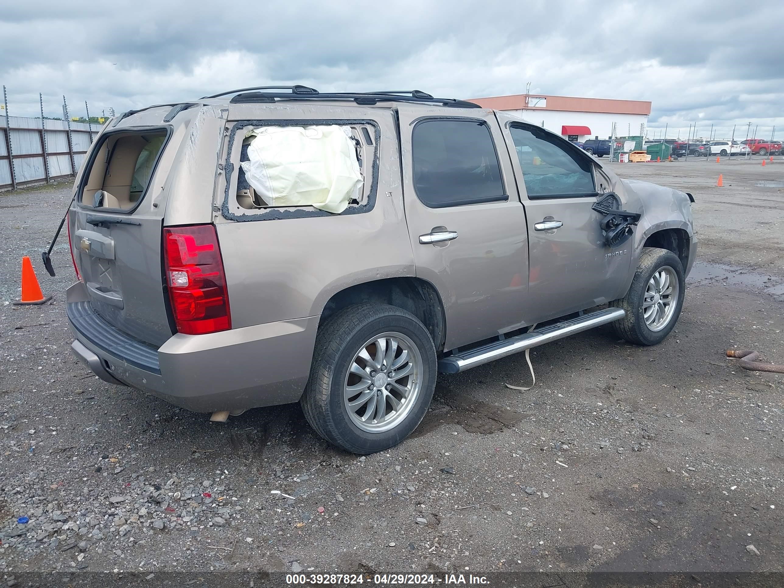 Photo 3 VIN: 1GNFC13JX7R139982 - CHEVROLET TAHOE 