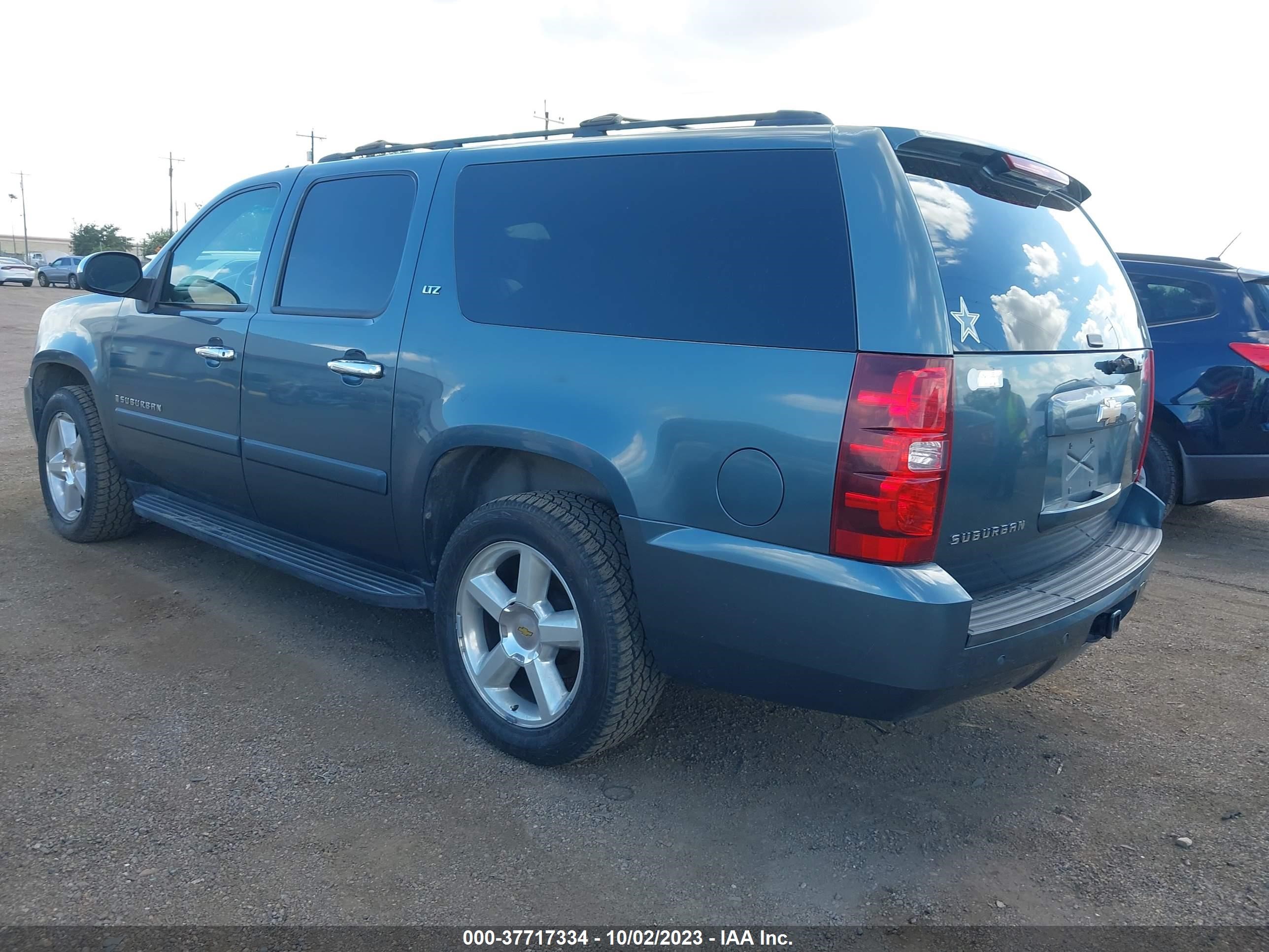 Photo 2 VIN: 1GNFC16018R221720 - CHEVROLET SUBURBAN 